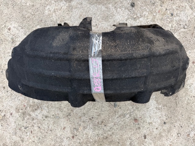 AUDI Q5 8R mudguard side left rear. left rear part