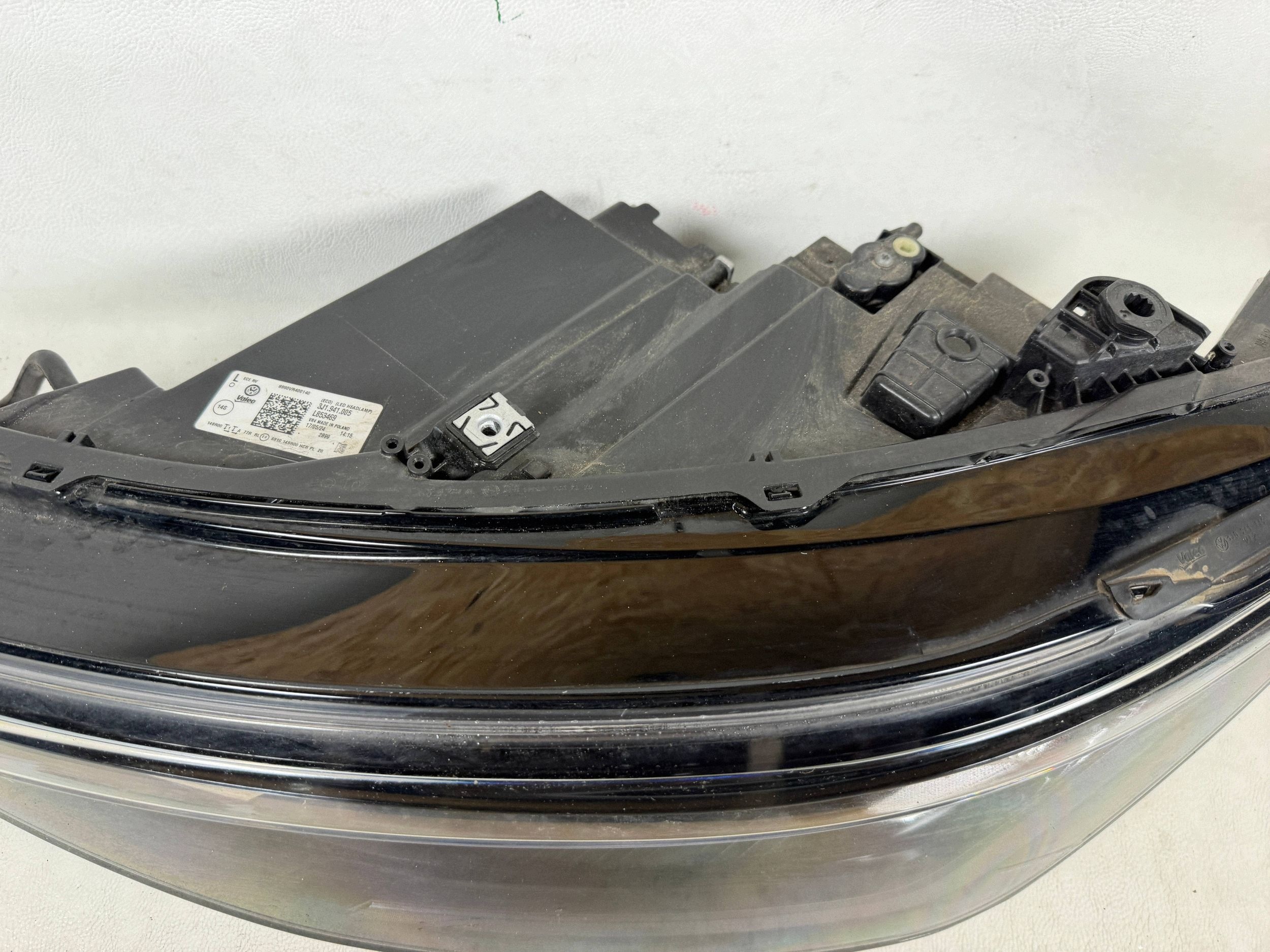 Vw Passat B9 light left front front LED 3j1941005
