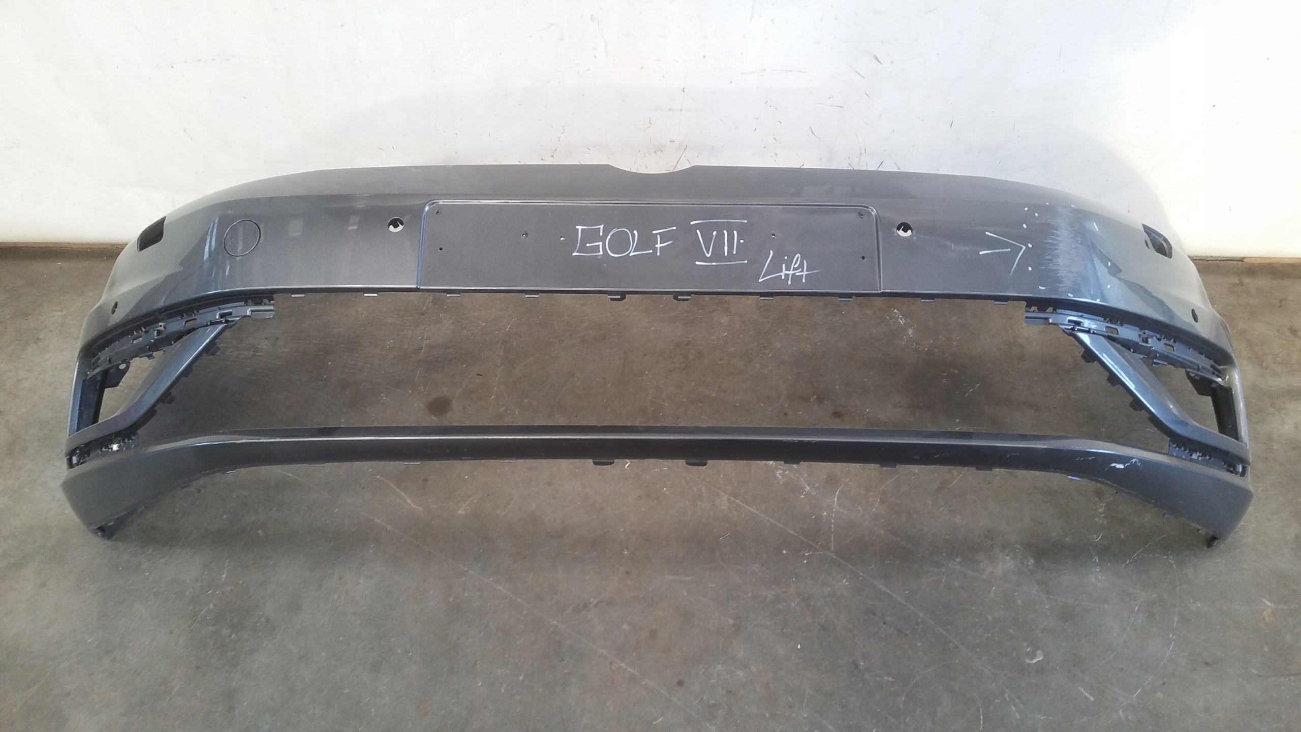 branik prednji dio PDC mlaznice VW Golf VII
