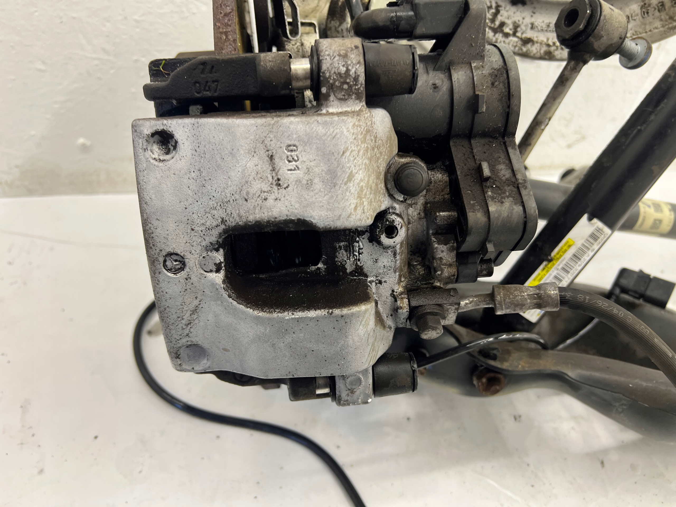 MERCEDES C W205 2.2 CDI MACPHERSON swing sususpension rear part arm left