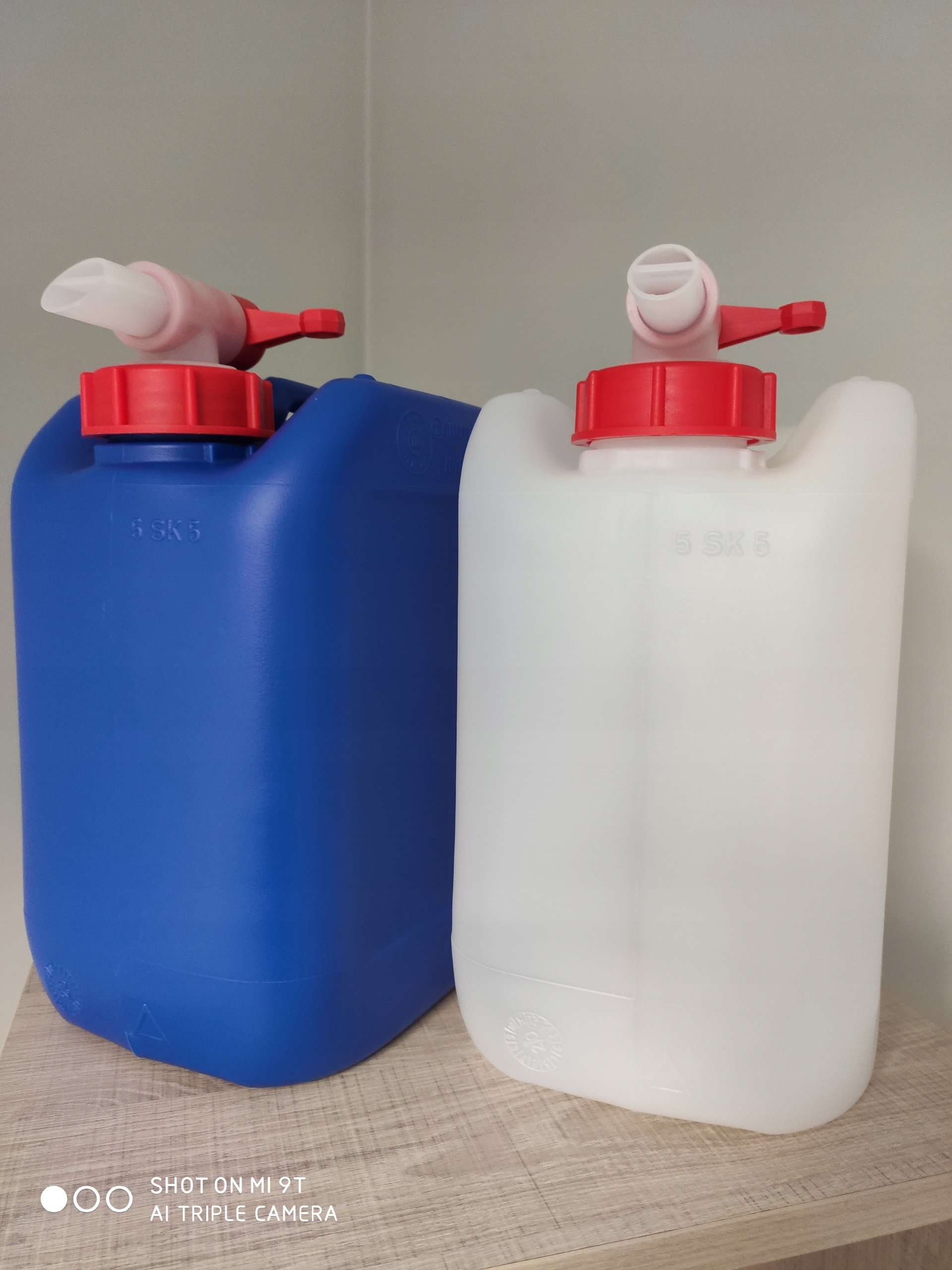 kanister 5l z kranikiem, karnister na wodę nowy!!