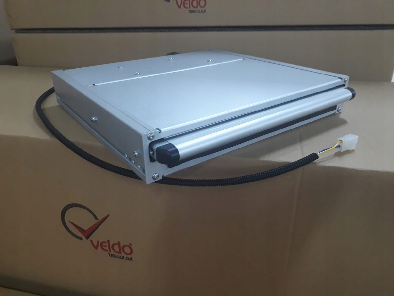 5 560 - Выдвижная ступенька для автофургона PRO 40 с переключателем