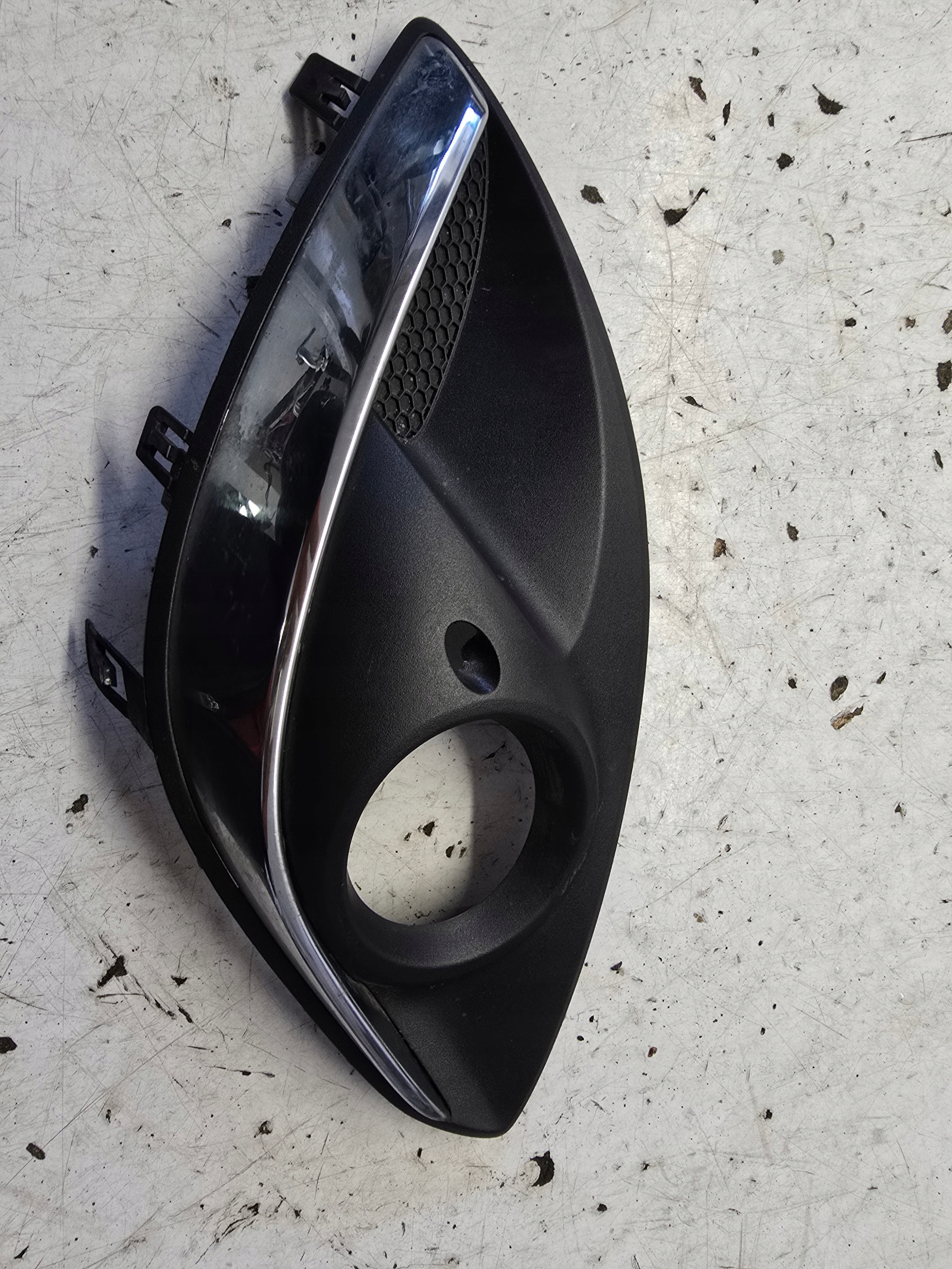 OPEL CORSA D LIFT pravá mřížka mlhovky nárazníku předek CHROM