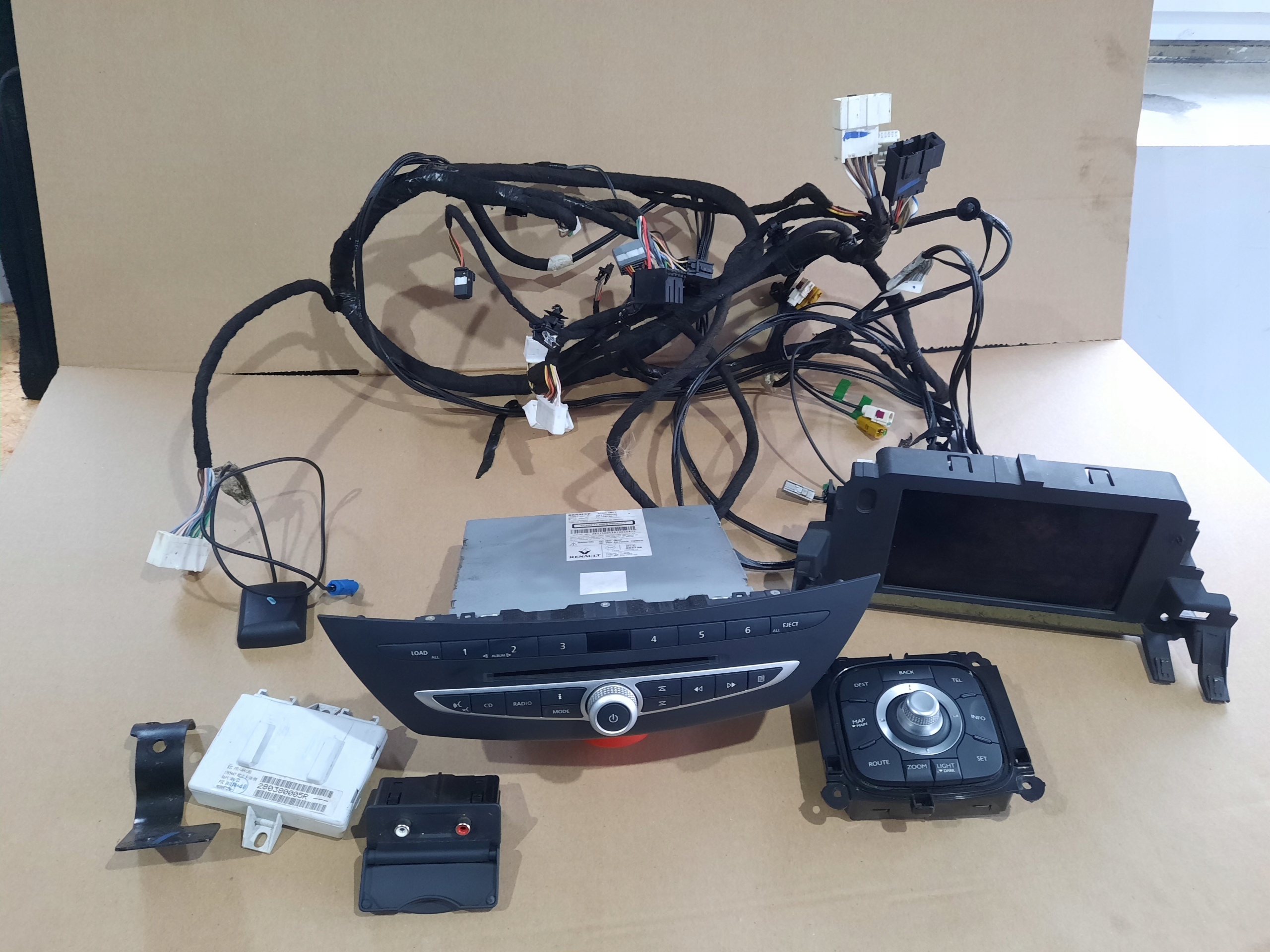 ПОЛНАЯ НАВИГАЦИЯ RENAULT LAGUNA III 281150053R