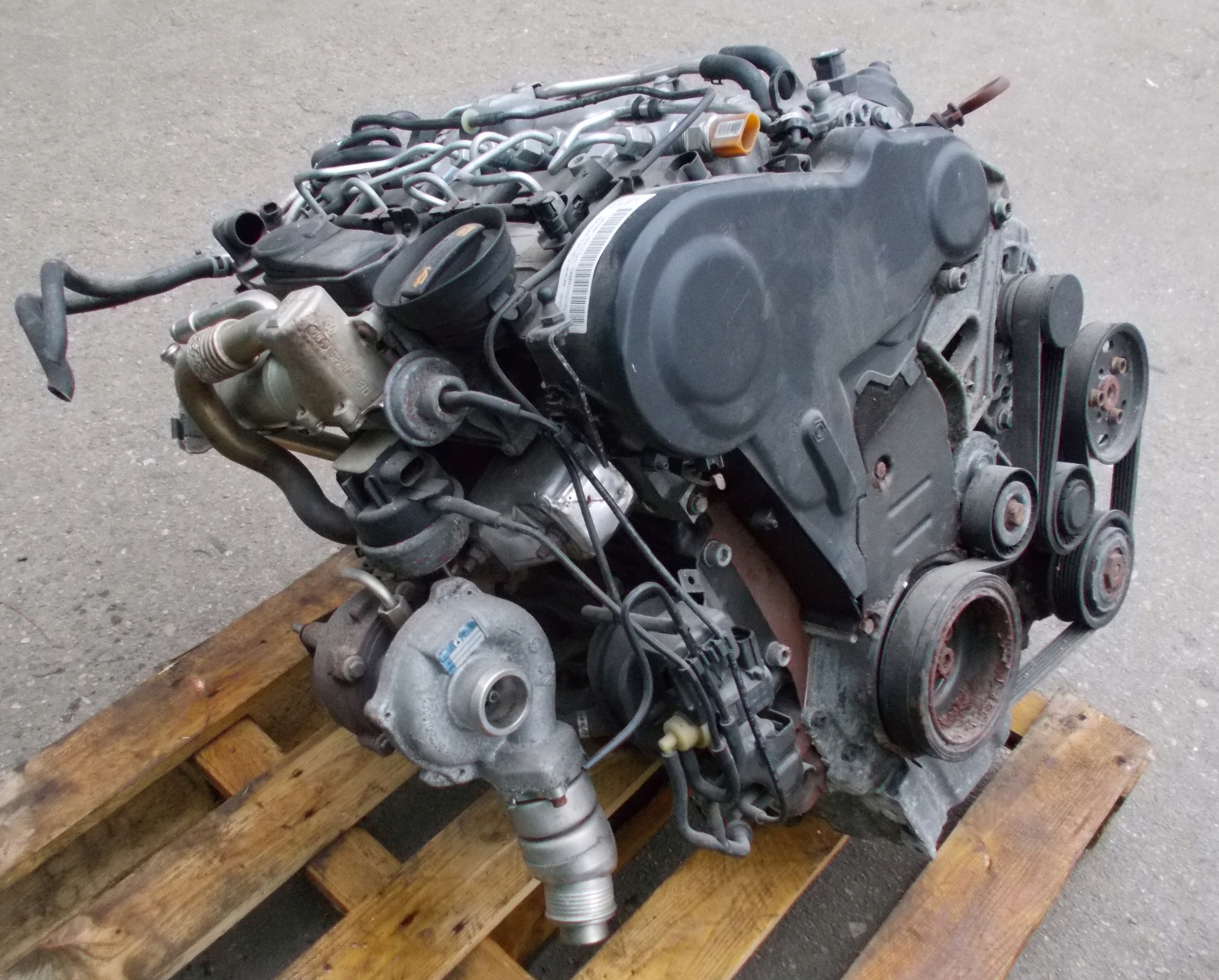 AUDI A4 B8 2.0 TDI engine complete CAG