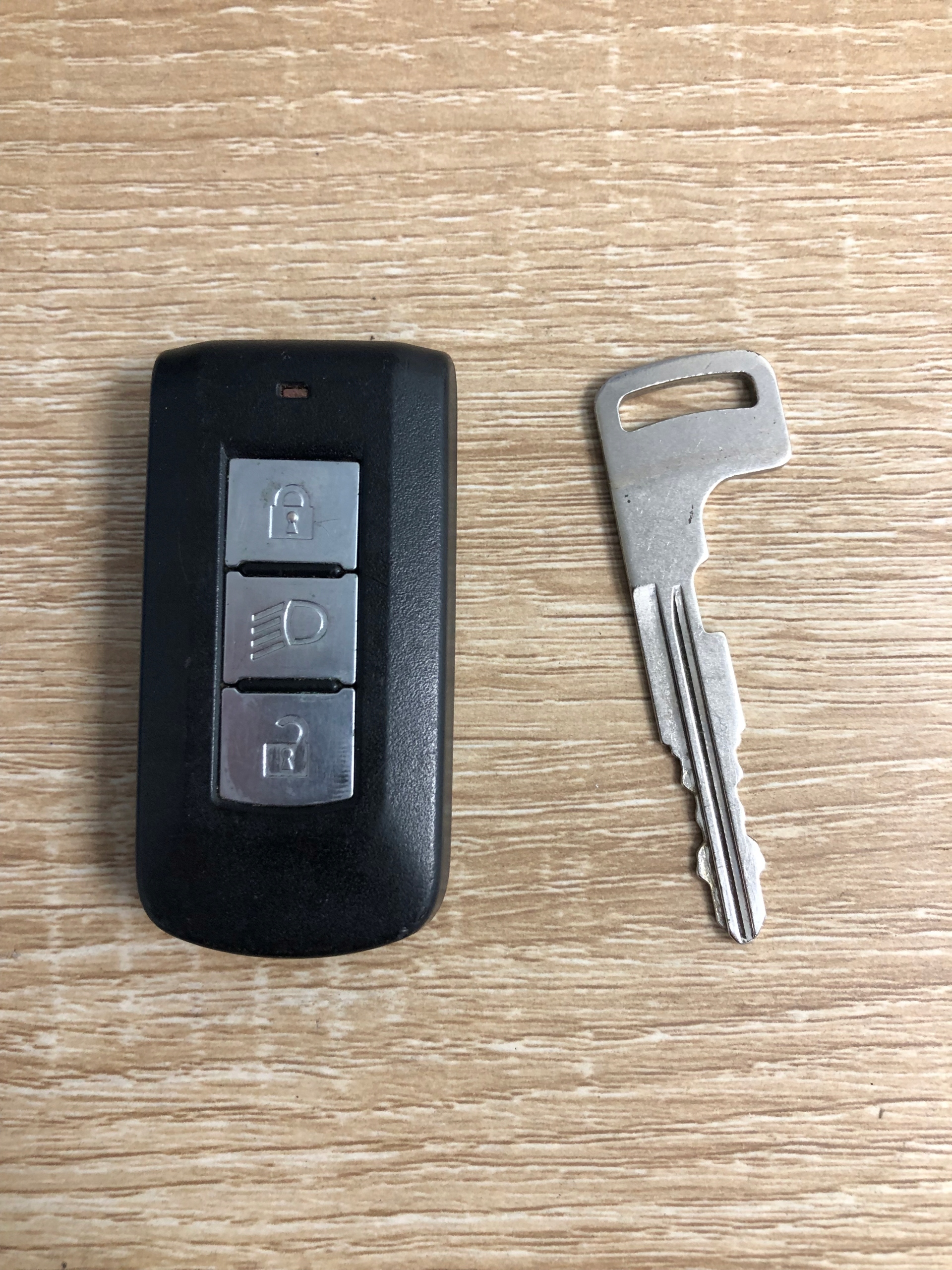 KLUCZYK PILOT PEUGEOT G8D-644M-KEY-E Numer katalogowy części G8D-644M-KEY-E KLUCZYK PILOT