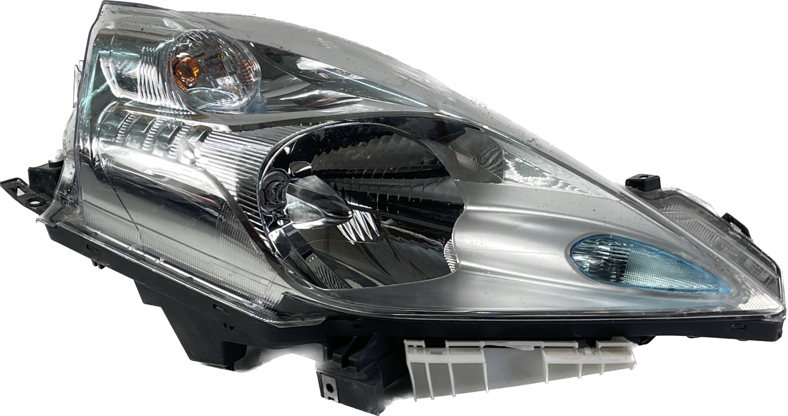 NISSAN LEAF and light right front REFLEKTOR 26010-3NLX