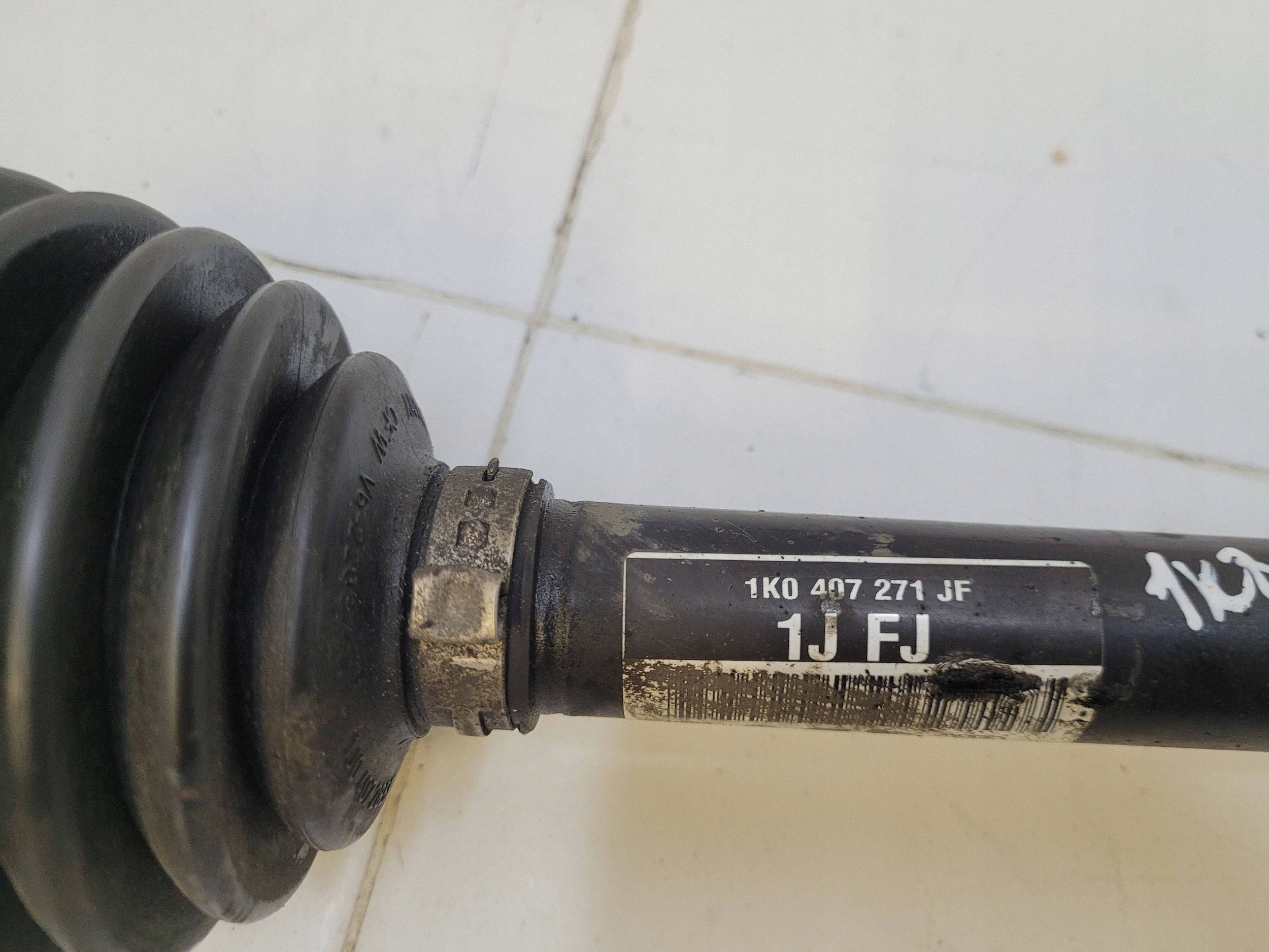 VW SCIROCCO 1K8 GOLF OCTAVIA 1.4 TSI semi-axis left short. 1K0407271JF