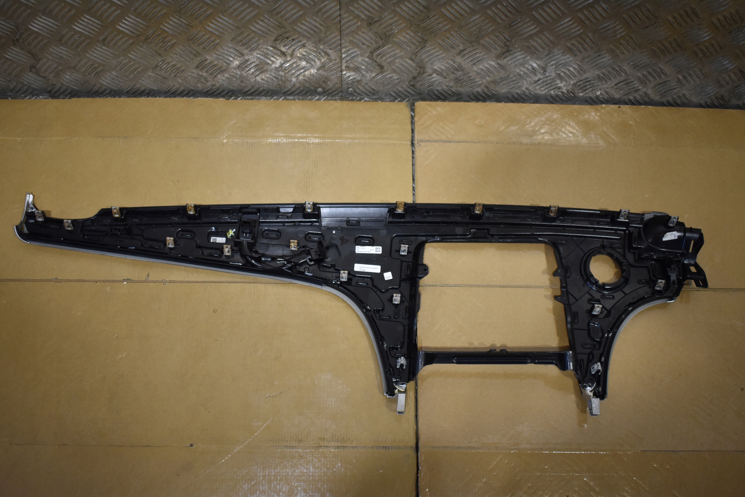 Moulage DECORY LED Console MERCEDES W206 W236 1