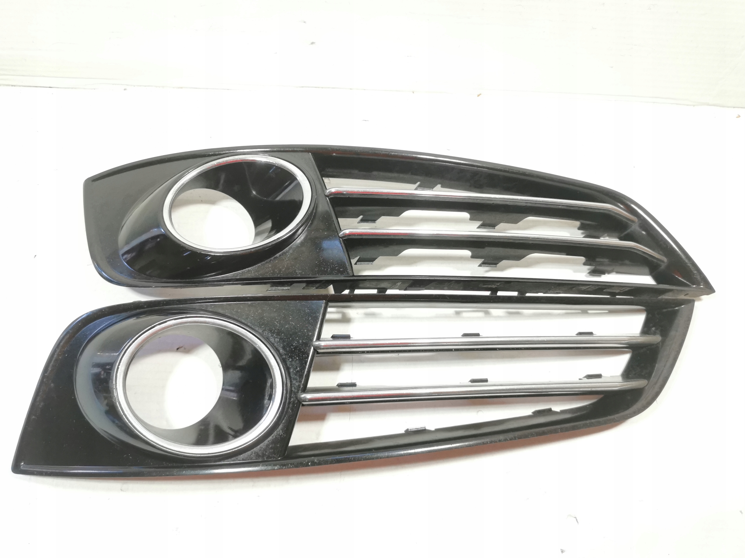 AUDI A8 D4 решетка бампера 4H0807680A 4H0807679A