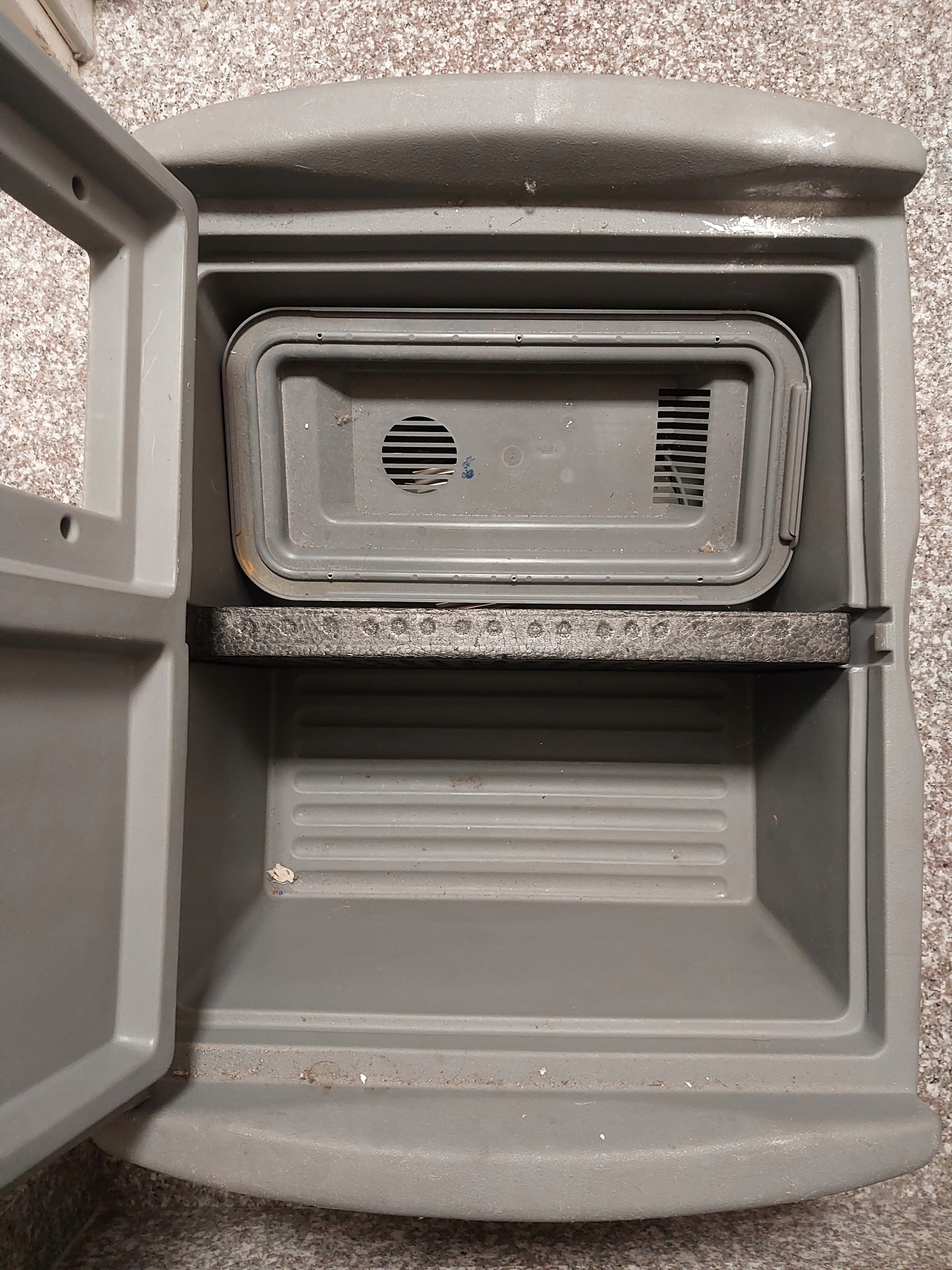 Холодильник Ford