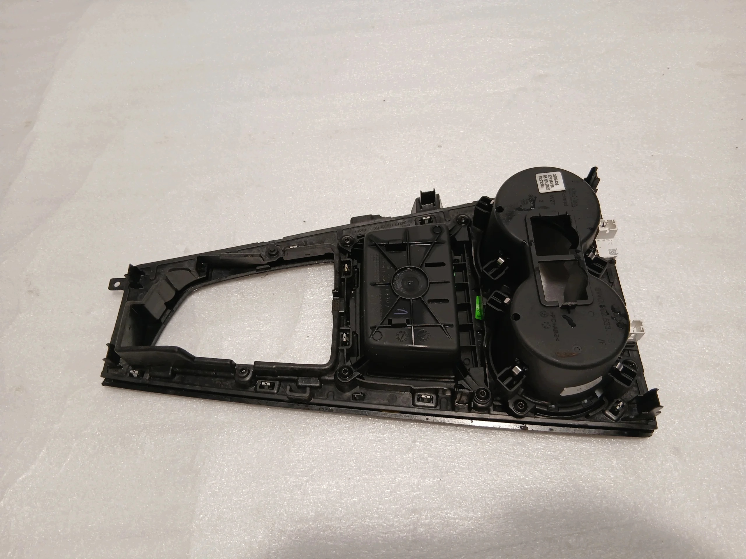 AUDI A4 B9 LIFT frame DEKOR bracket for KUBKI 8W1864261H 8W0862533D