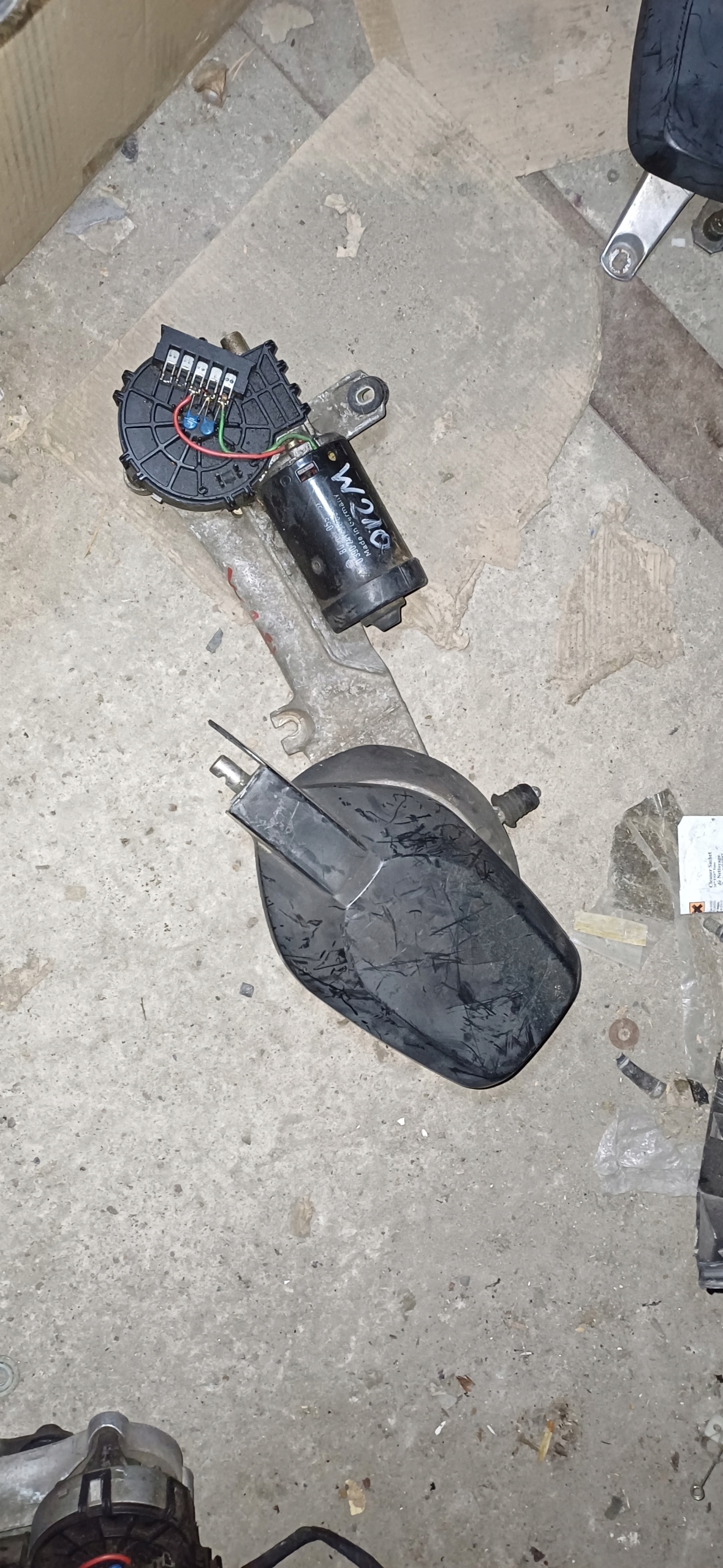 MERCEDES W210 wiper mechanism front