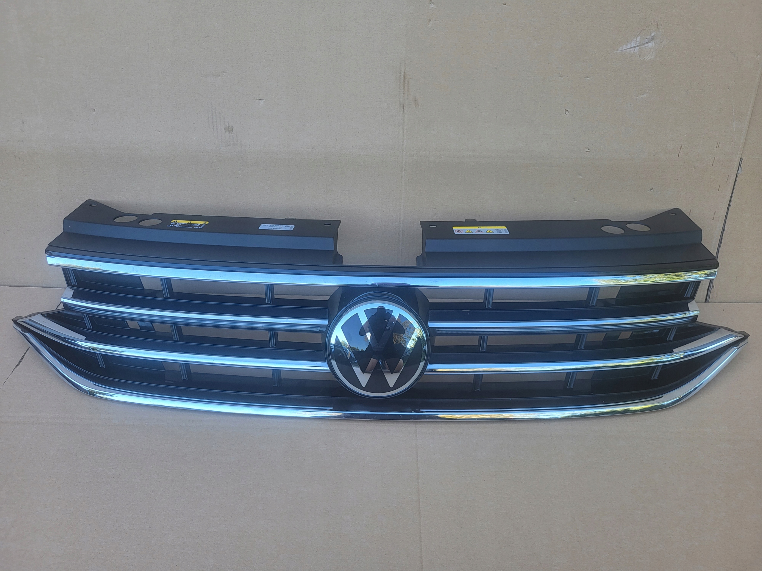 VW TIGUAN ALLSPACE LIFT R LINE ATRAPA GRILL LED OR