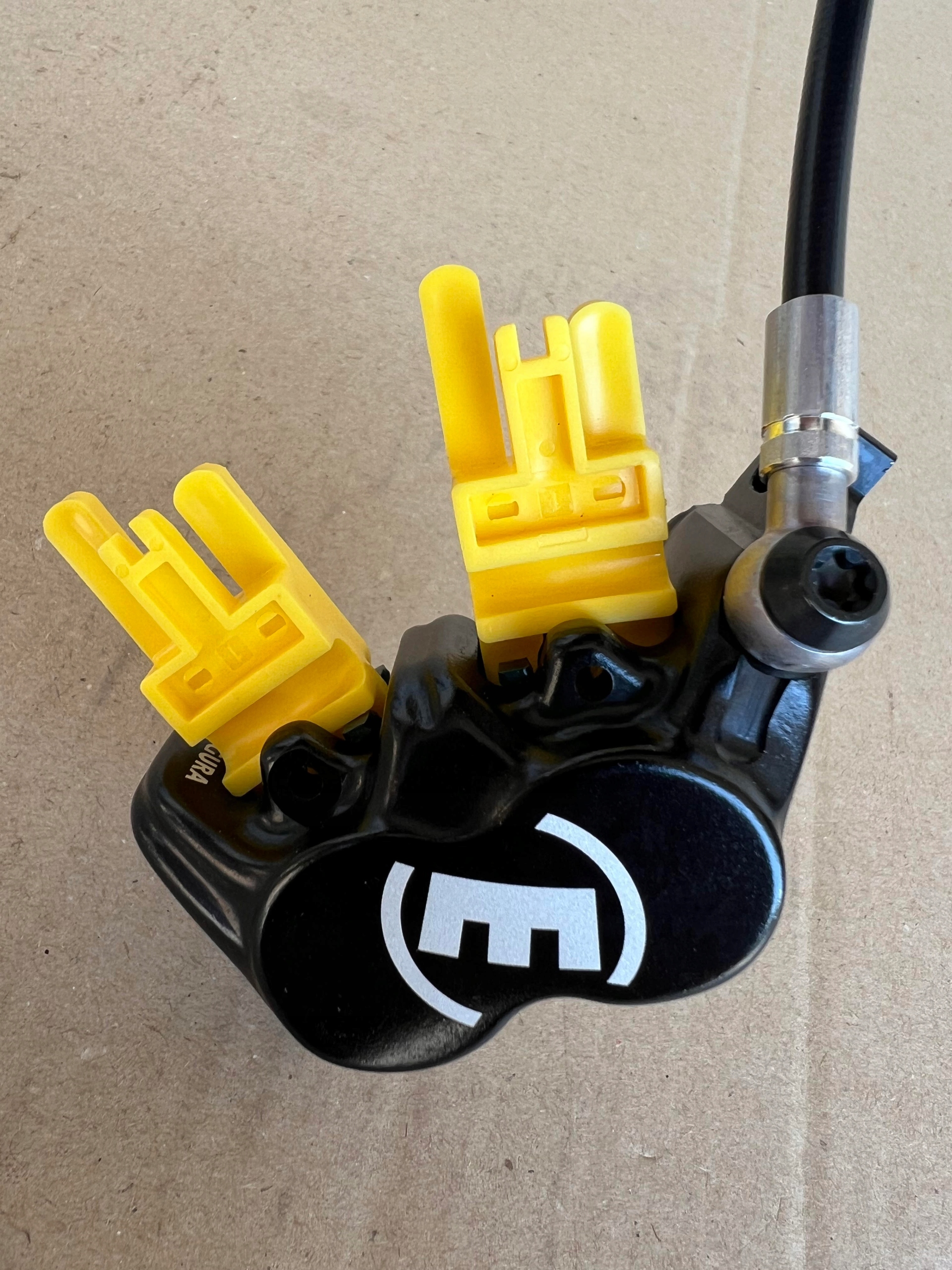 Hamulec tarczowy MAGURA MT5e HIGO-Closer, 4 tłoczki, 1000 mm E-BIKE Kod producenta 2700984