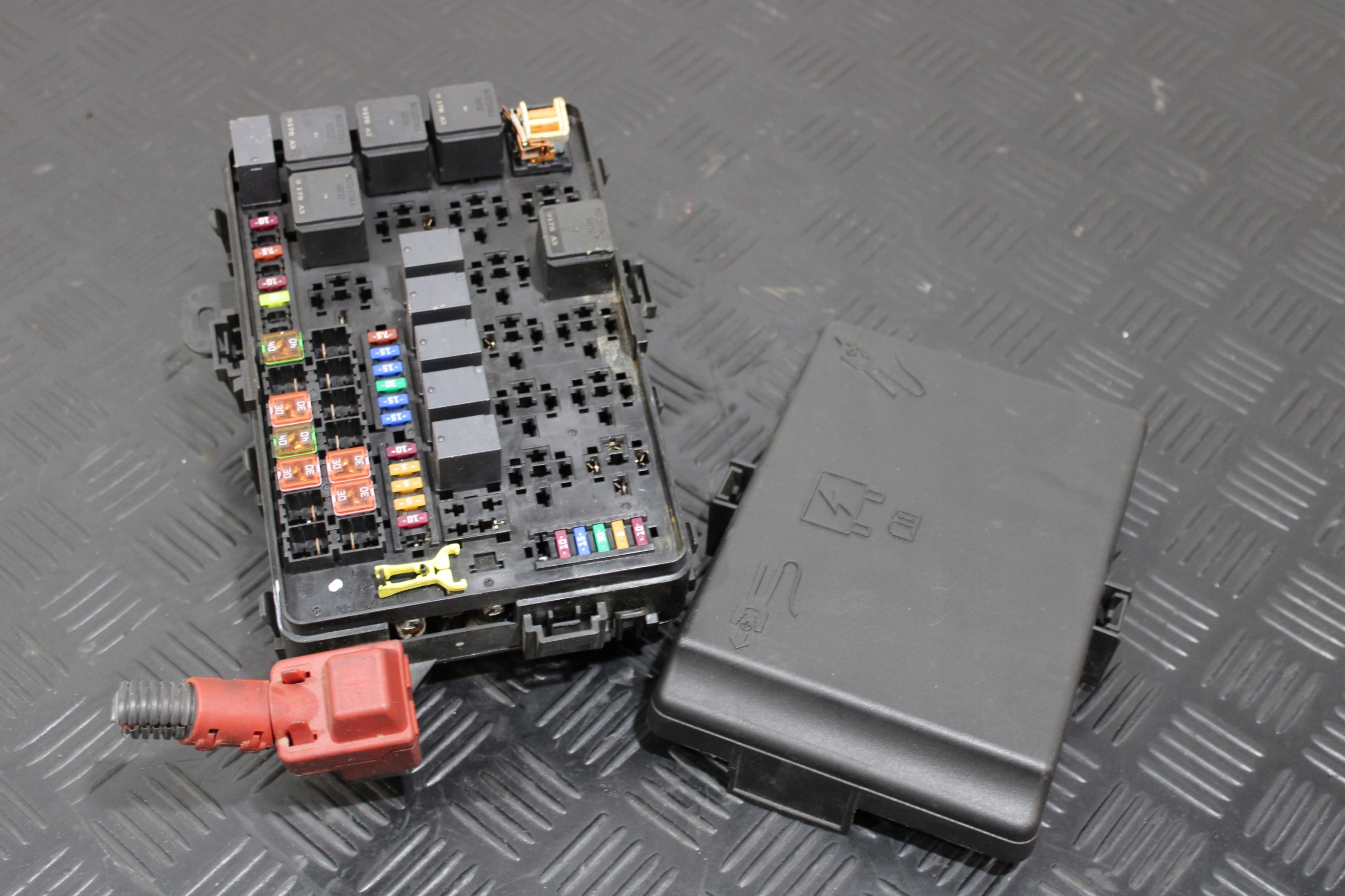 Module fusibles Boîte MASERATI LEVANTE M161