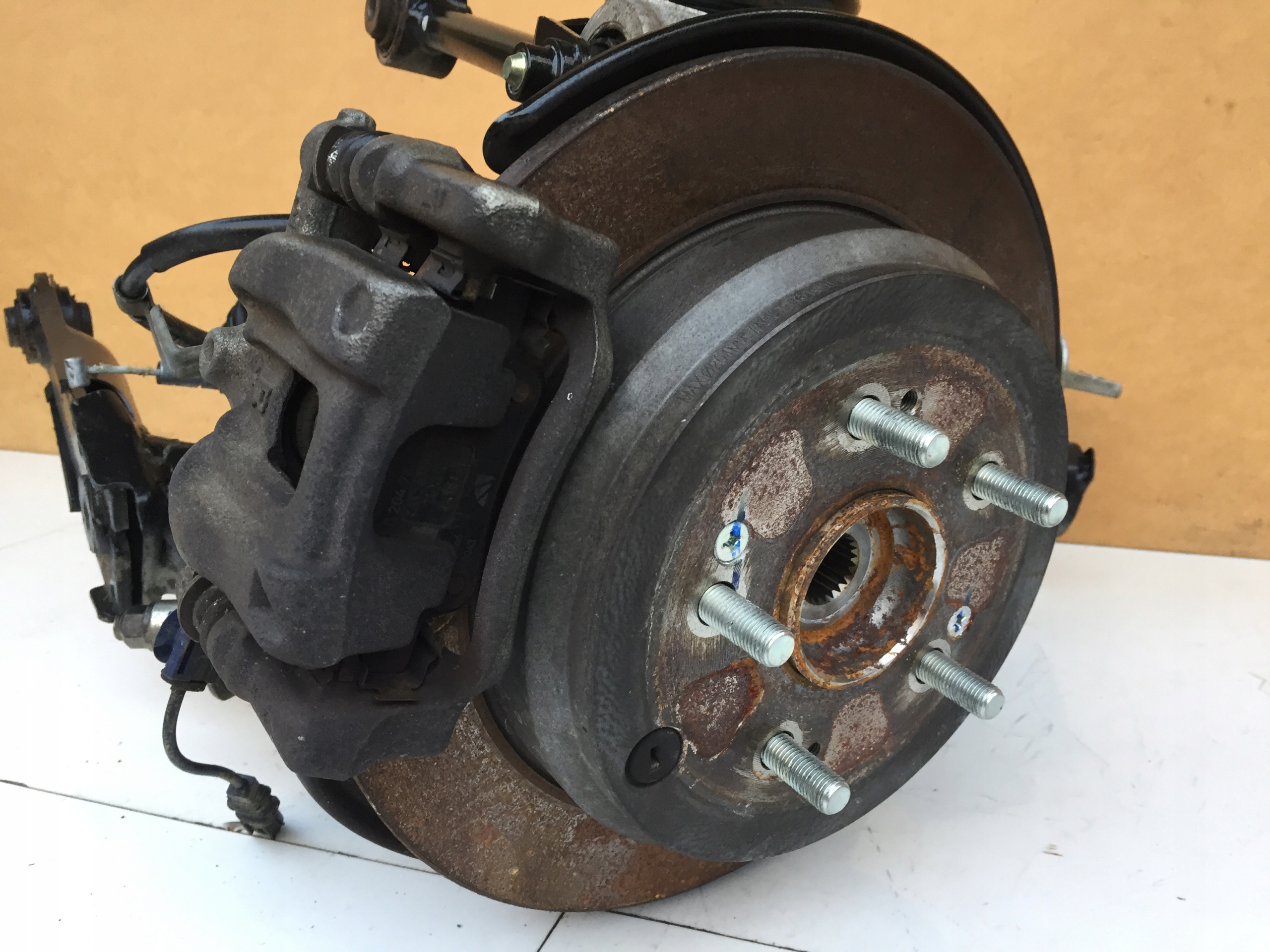 HONDA CRV CR-V IV 1.6D ZAWIESZENIE PRAWE TYLNE 4X4 Numer katalogowy części HONDA CRV CR-V IV 1.6D ZAWIESZENIE PRAWE TYLNE 4X4