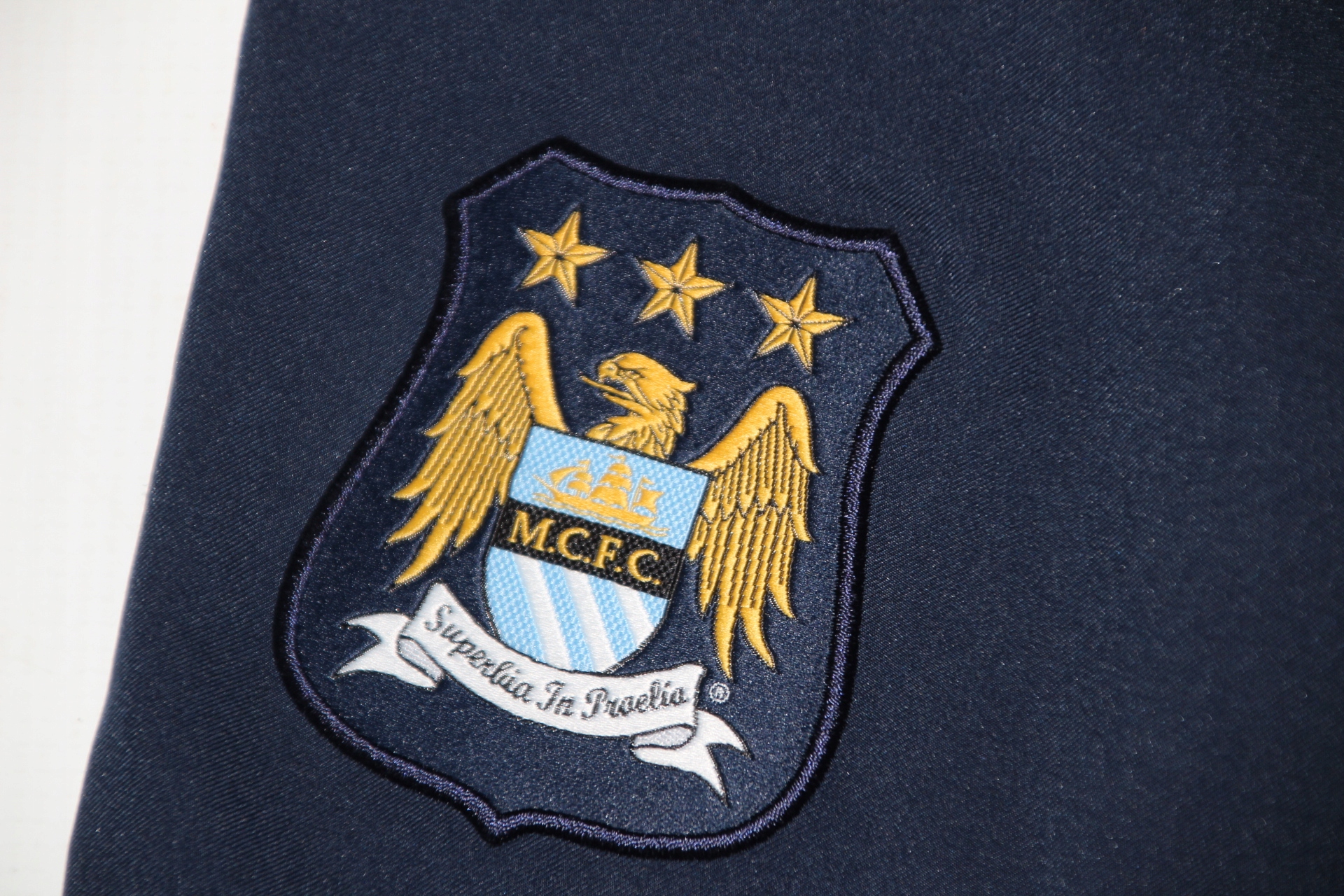 NIKE*MĘSKIE SPODENKI PIŁKARSKIE MANCHESTER CITY*M Kod producenta HO130408SYS
