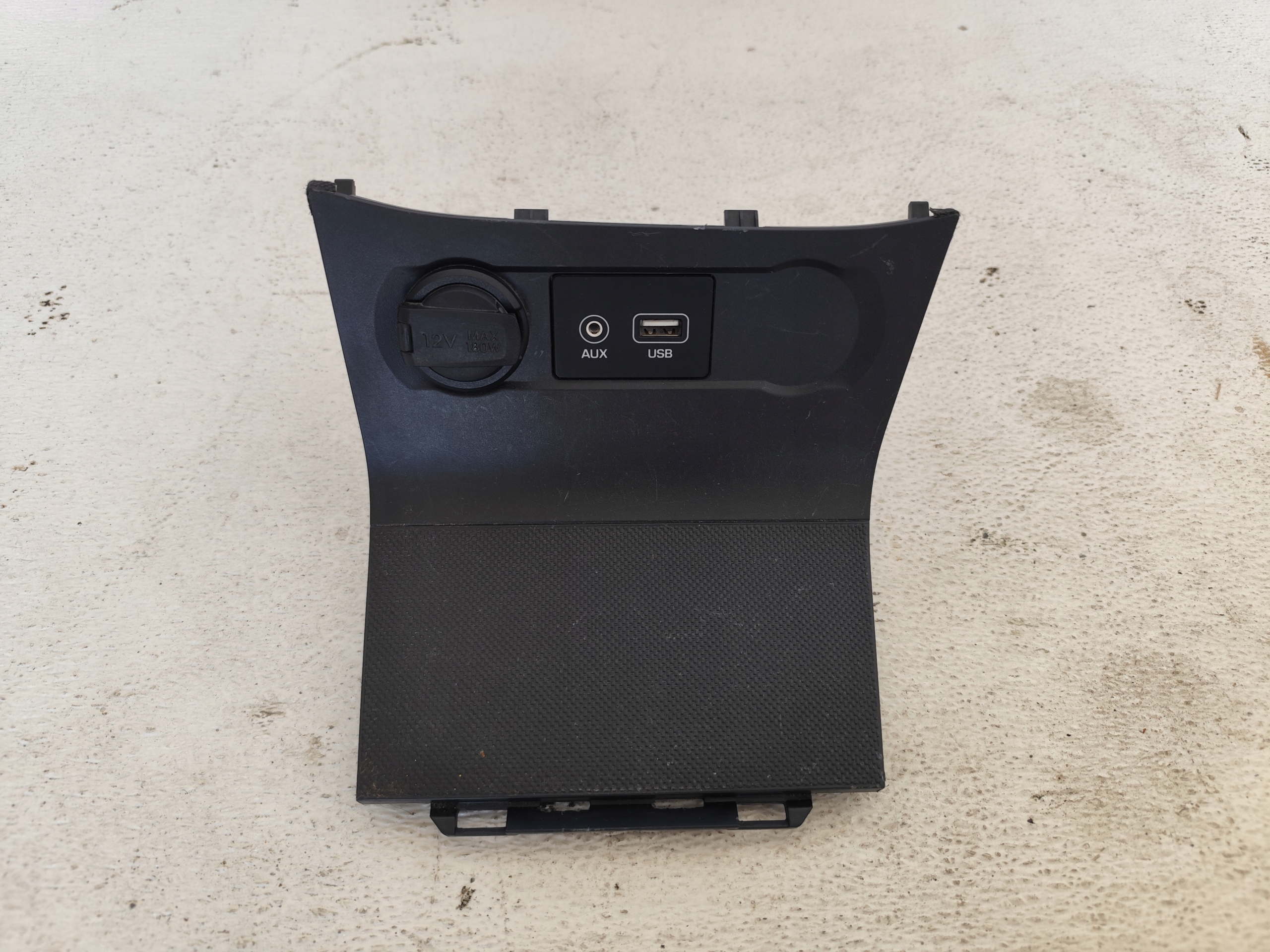 HYUNDAI I20 II 2016R adapter USB H84621-C8005