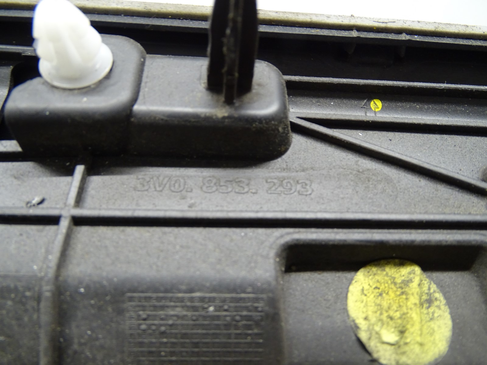 moulding door left front left front SKODA SUPERB III 3V0853293