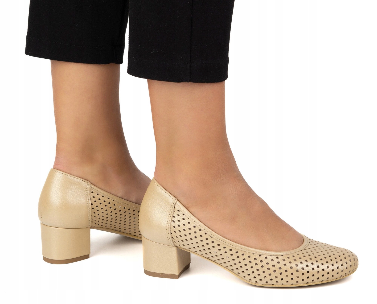 Kožené ažurové lodičky na stabilním podpatku – model 1622EX béžové 39