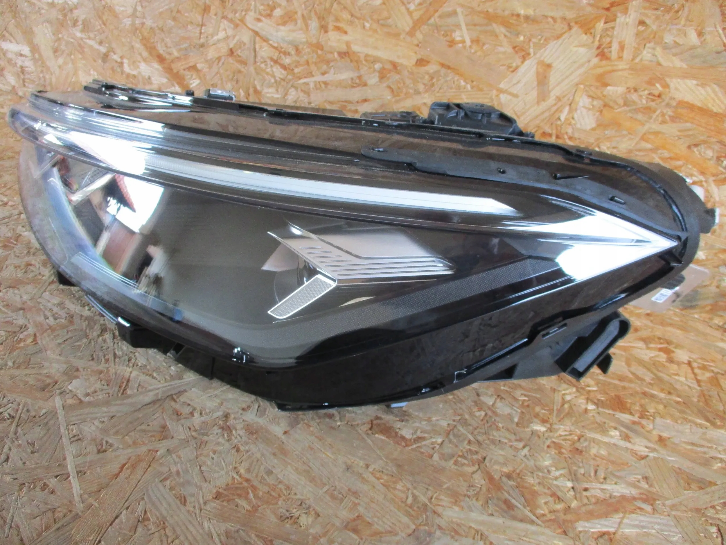 LAMPA PRZÓD PRZEDNIA LEWA VW PASSAT B9 FULL LED Producent części Volkswagen OE