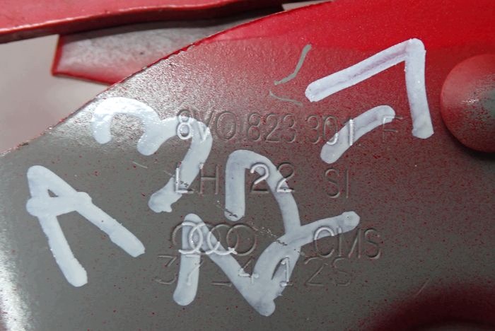 AUDI A3 8V 12- panty kapoty pod naboje 8V0823302F 8V0823301F