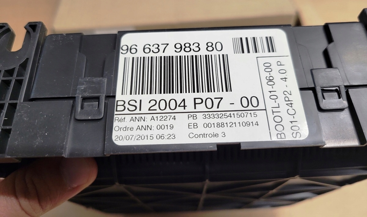 NOWA ORYGINALNA SKRZYNKA BEZPIECZNIKÓW CITROEN C3 II 6580.NG 6580NG Stan opakowania oryginalne