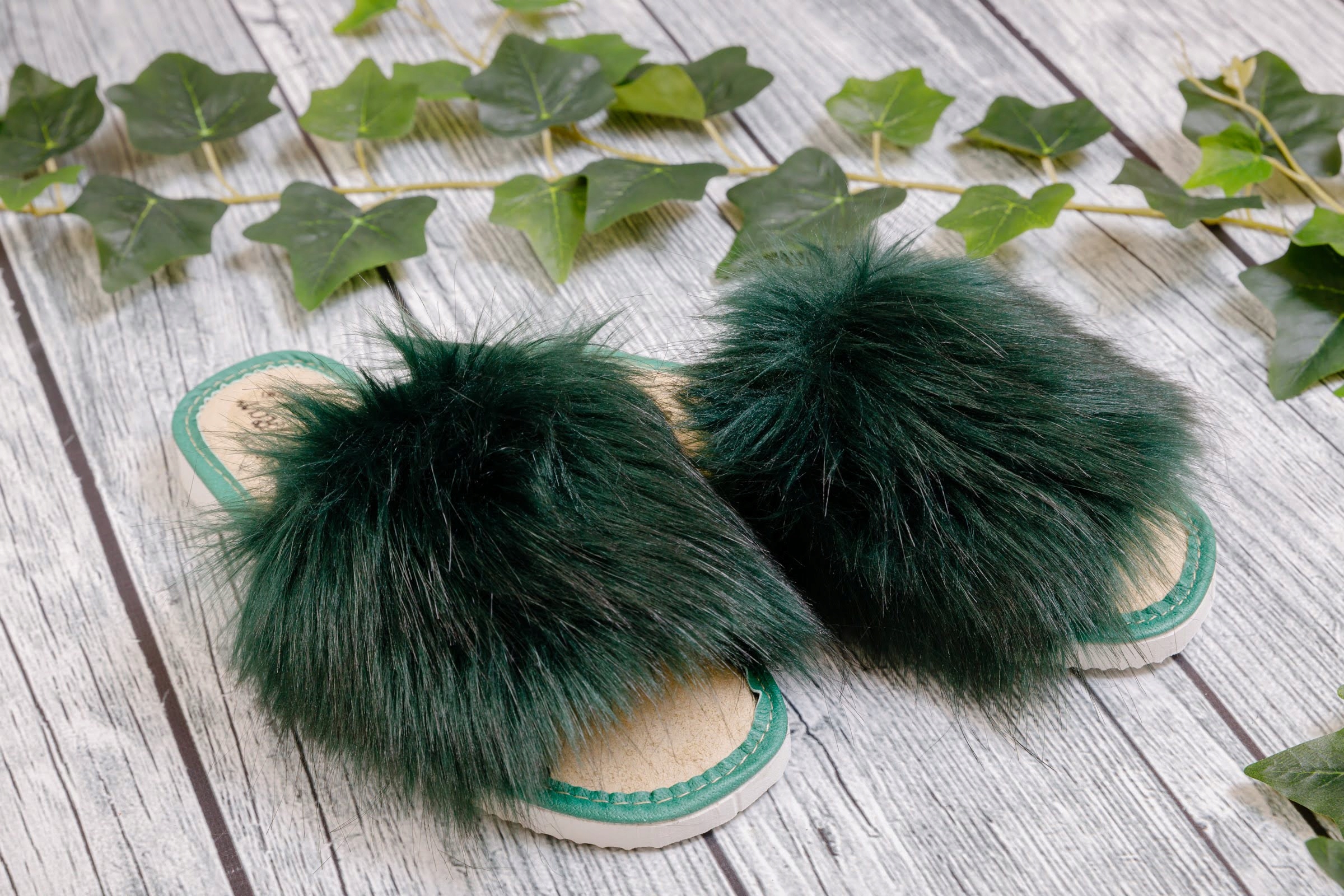 KAPCIE DAMSKIE FUTRZANE ZIELONE SKÓRA WYGODNE Rozmiar 39