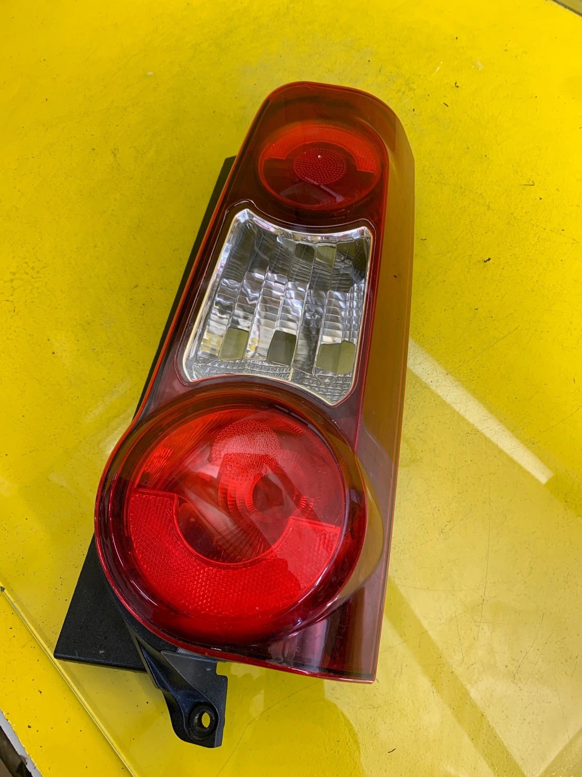 Peugeot Partner 7* Rückleuchte Rearlamp - Thumbnail 1