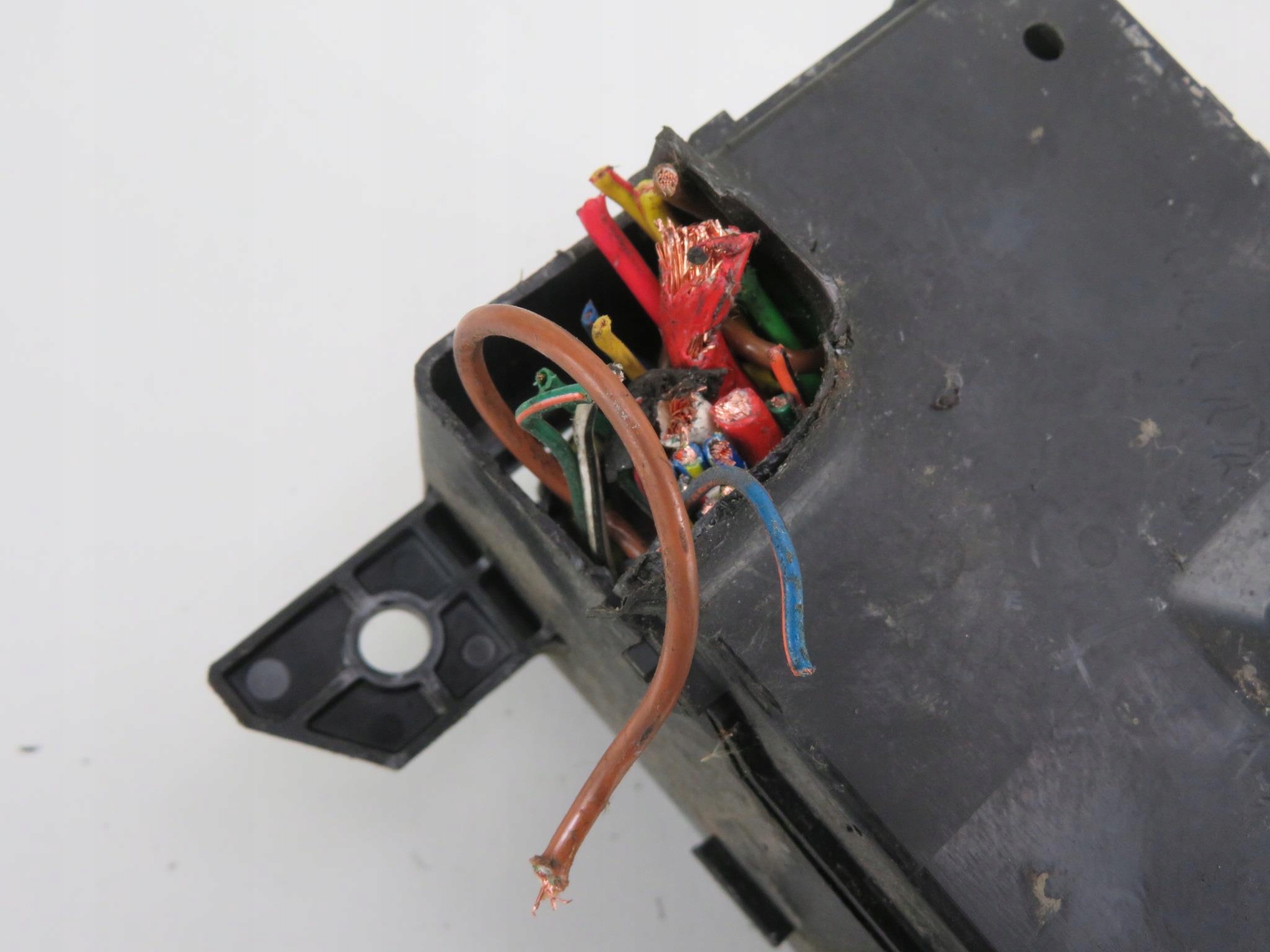 SKRZYNKA BEZPIECZNIKÓW VOLVO V40 I Kombi Typ samochodu Samochody osobowe