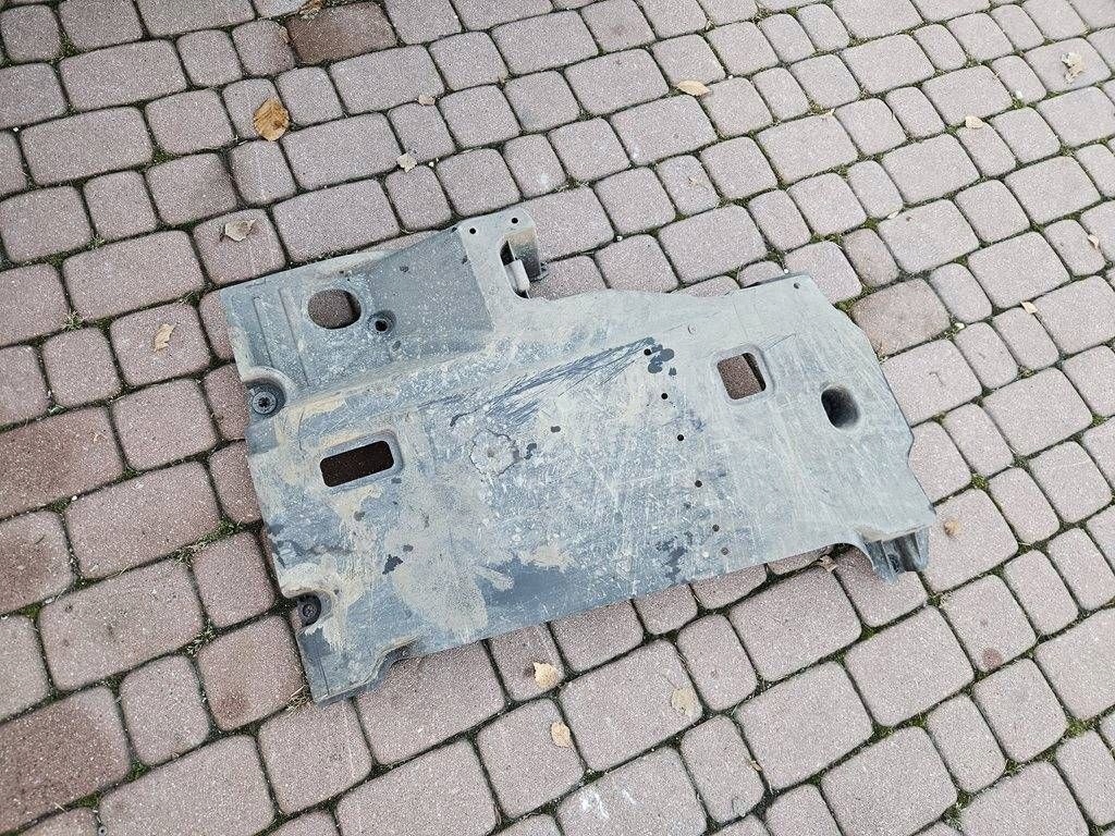 cover cover lower chassis left 57628-02170 Toyota Corolla E210 E21