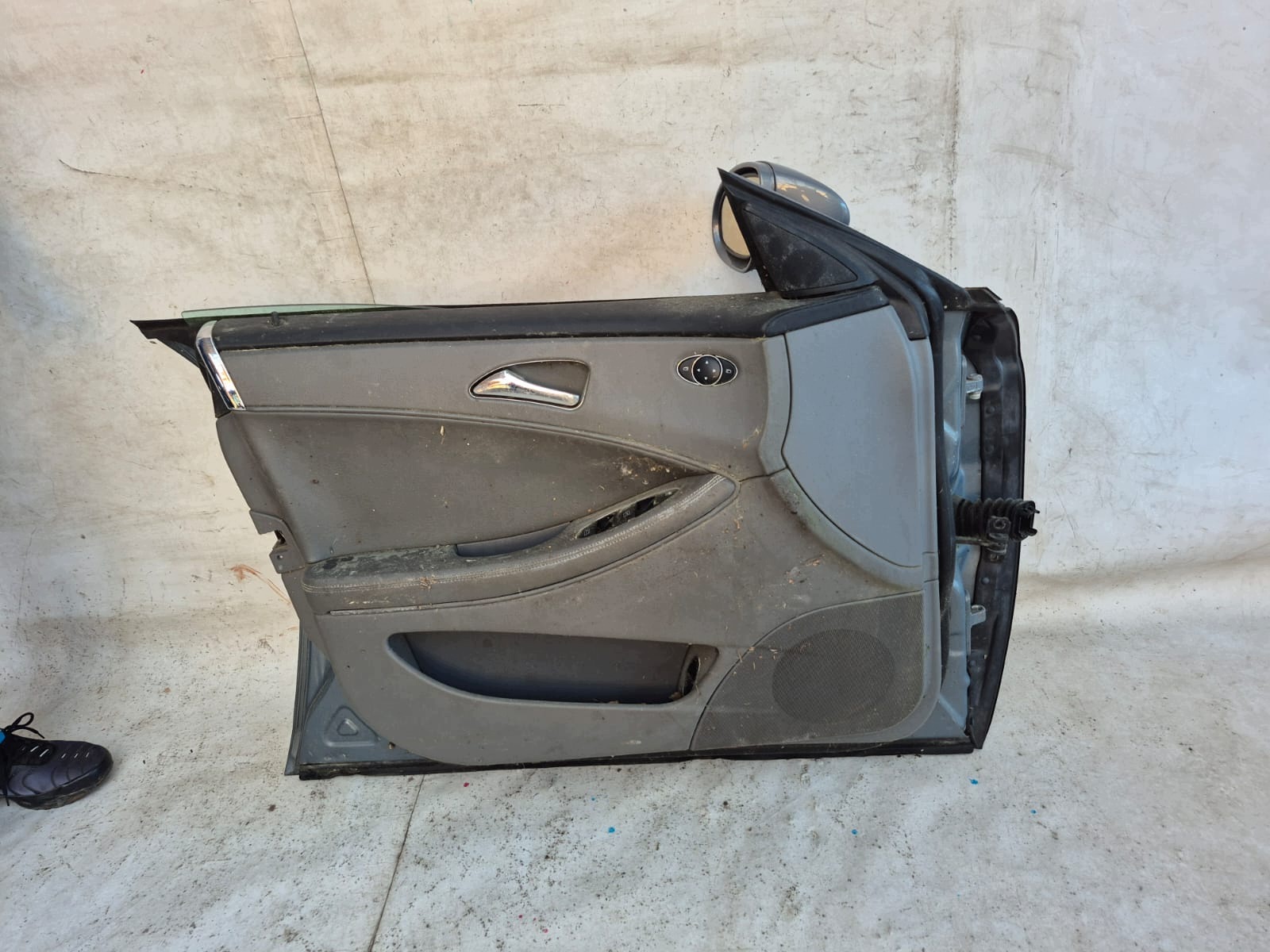 MERCEDES CLS W219 04- door left front front