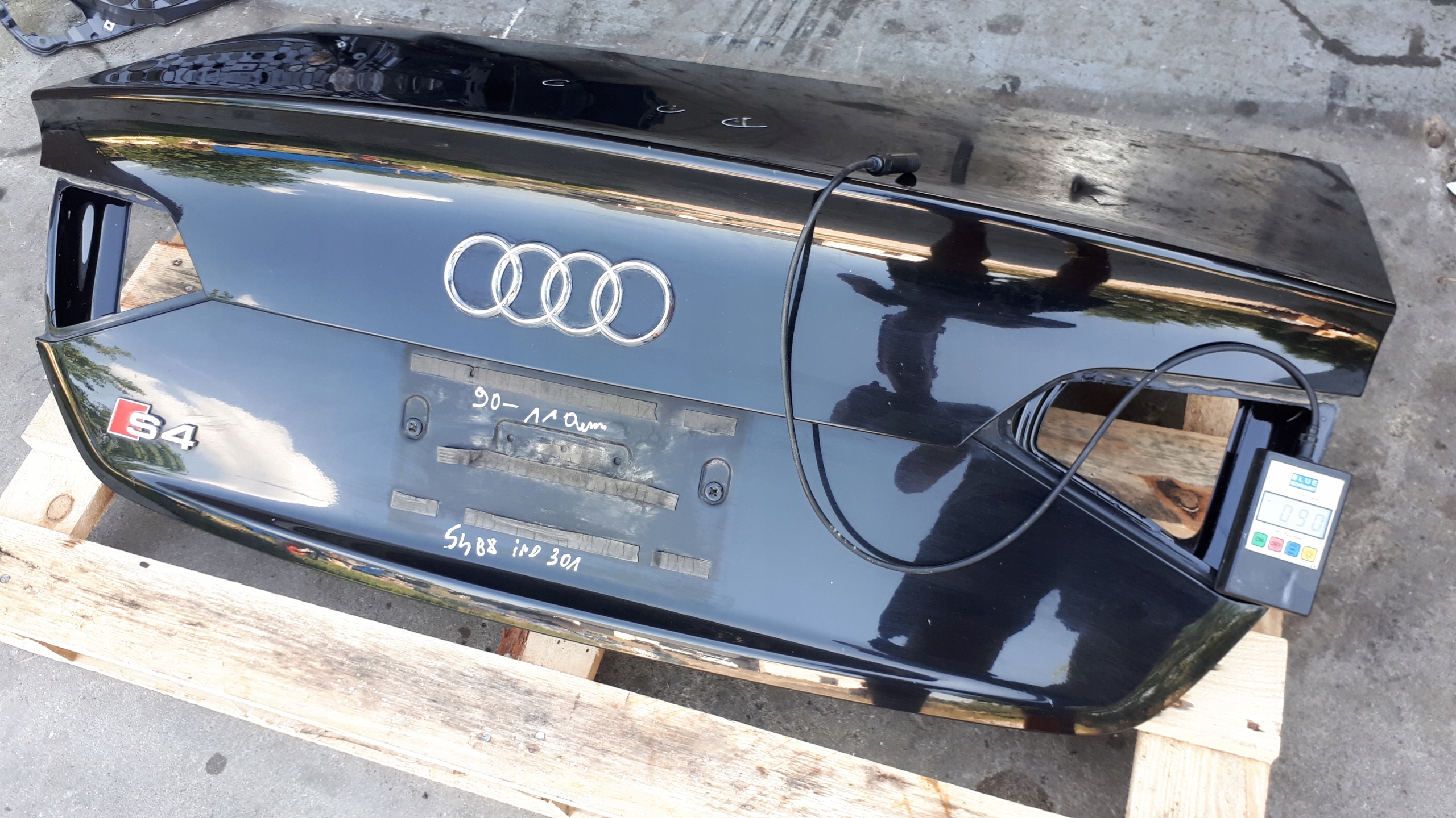 S4 B8 A4 KLAPA BAGAŻNIKA TYŁ TYLNA SEDAN LY9B