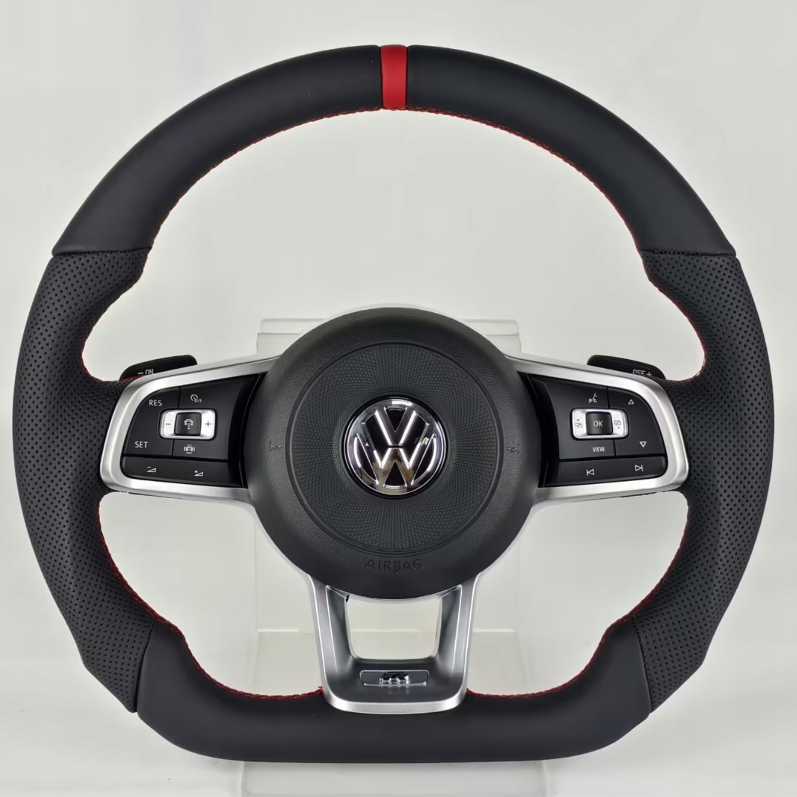 Kierownica sportowa VW Golf 7 GTI R z płaskim dołem, skórzana + ACC + WIBRACJE + PODGRZEWANIE