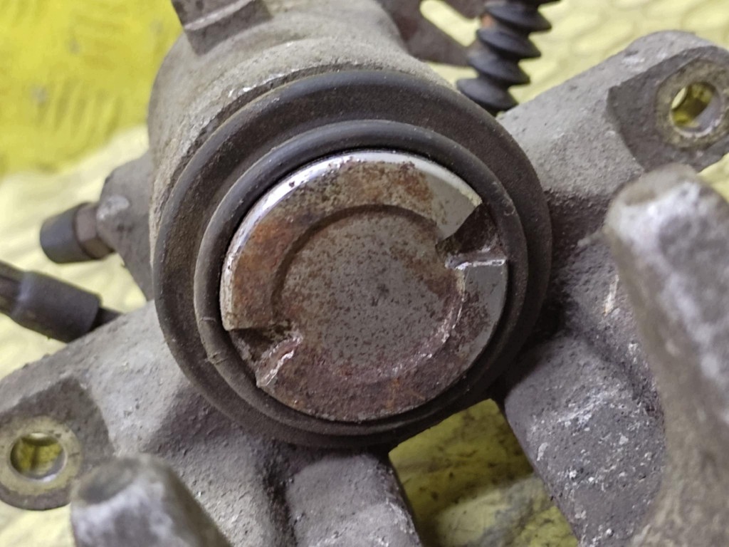 VW GOLF IV caliper brake right rear part