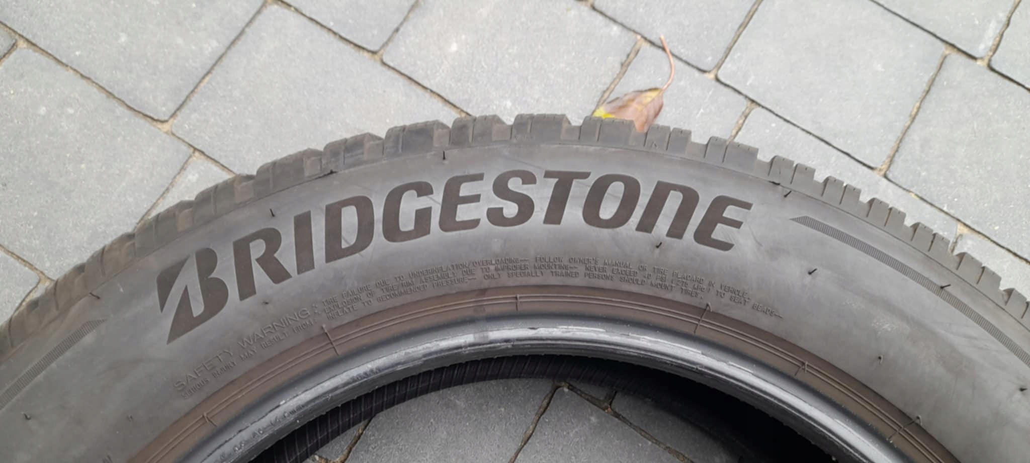 BRIDGESTONE BLIZZAK LM005 225/60R18 104V