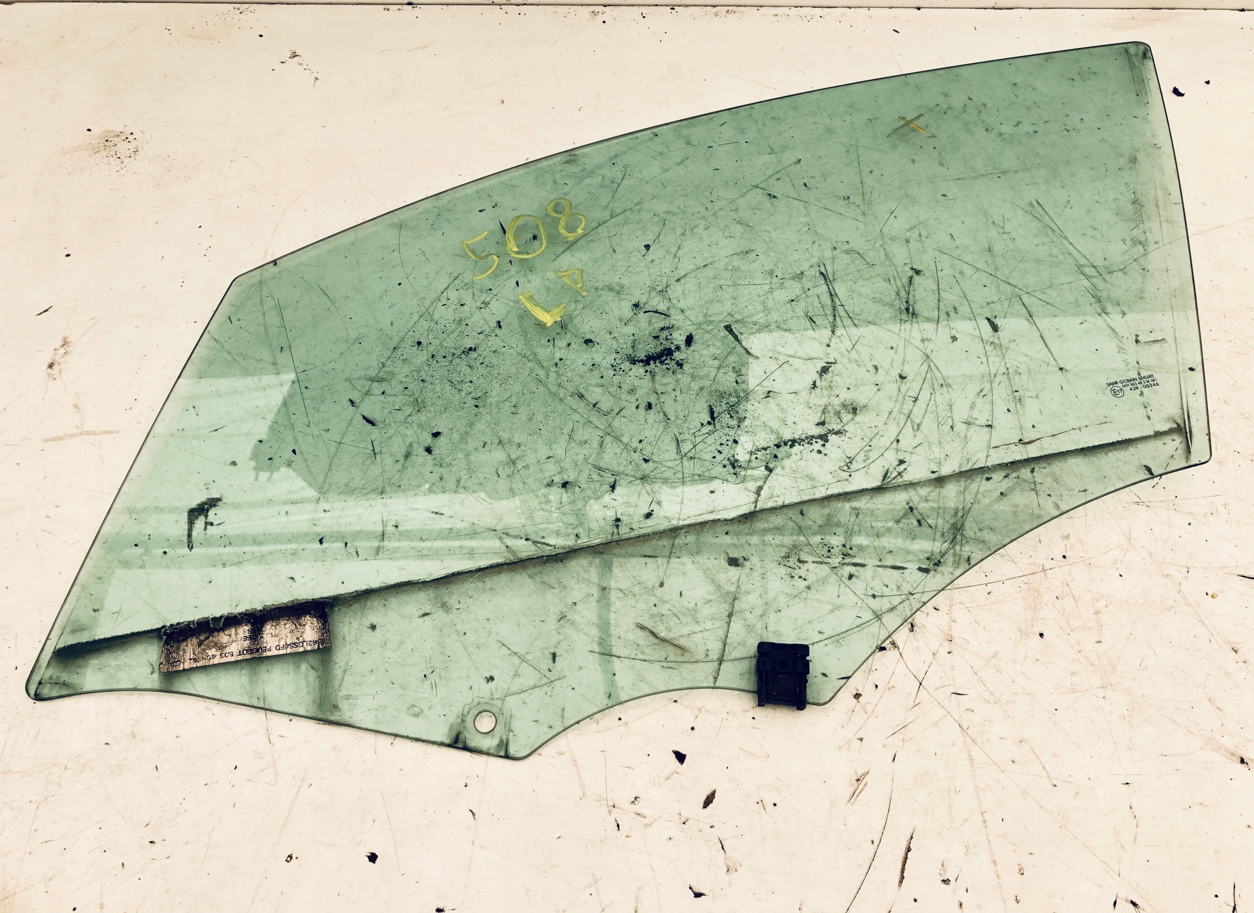 SZYBA DRZWI LEWY PRZOD PEUGEOT 508 SEDAN