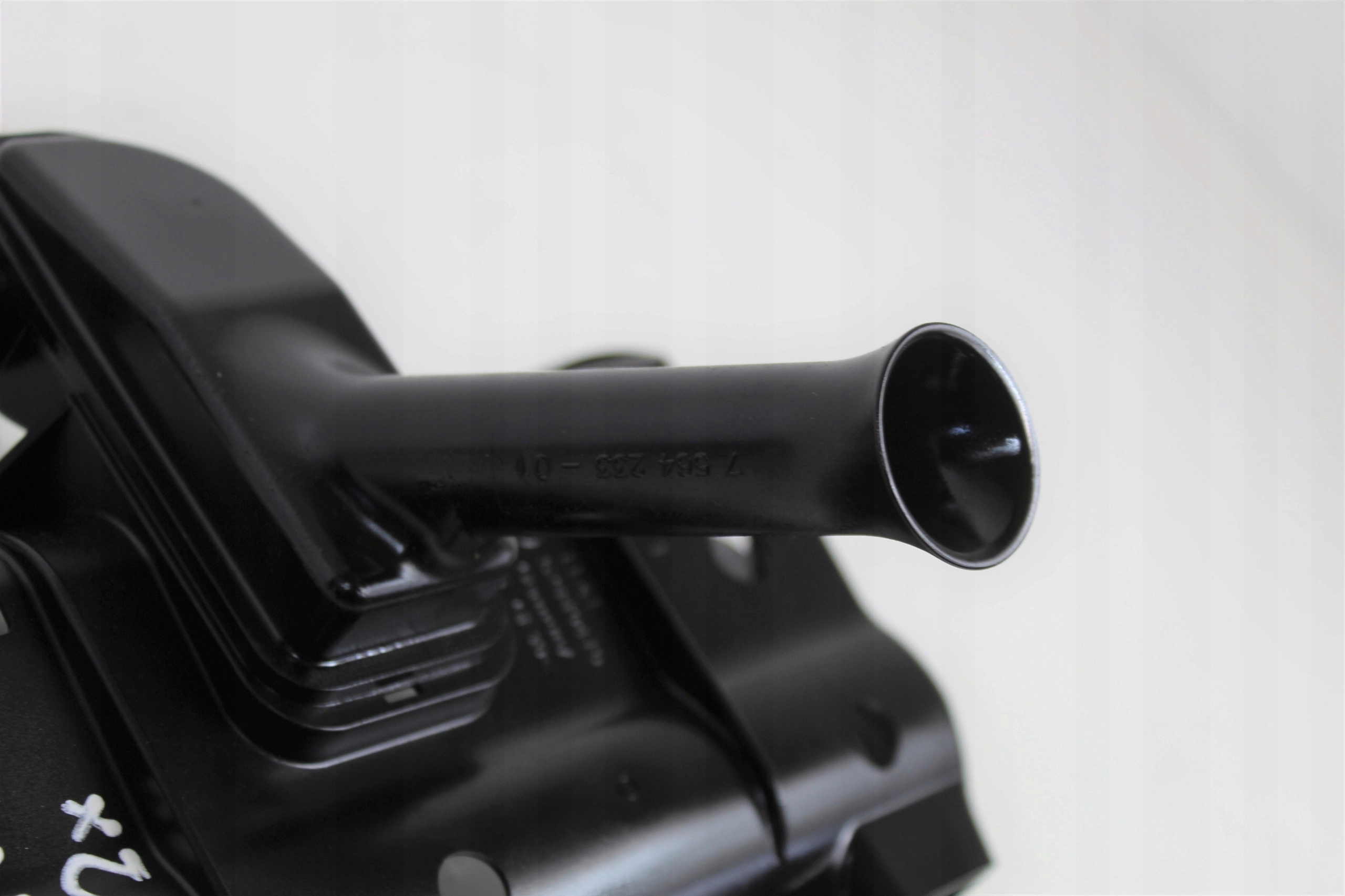 SMOK OLEJU BMW E90 E87 2.0B N46B20 7564233 Producent części BMW OE