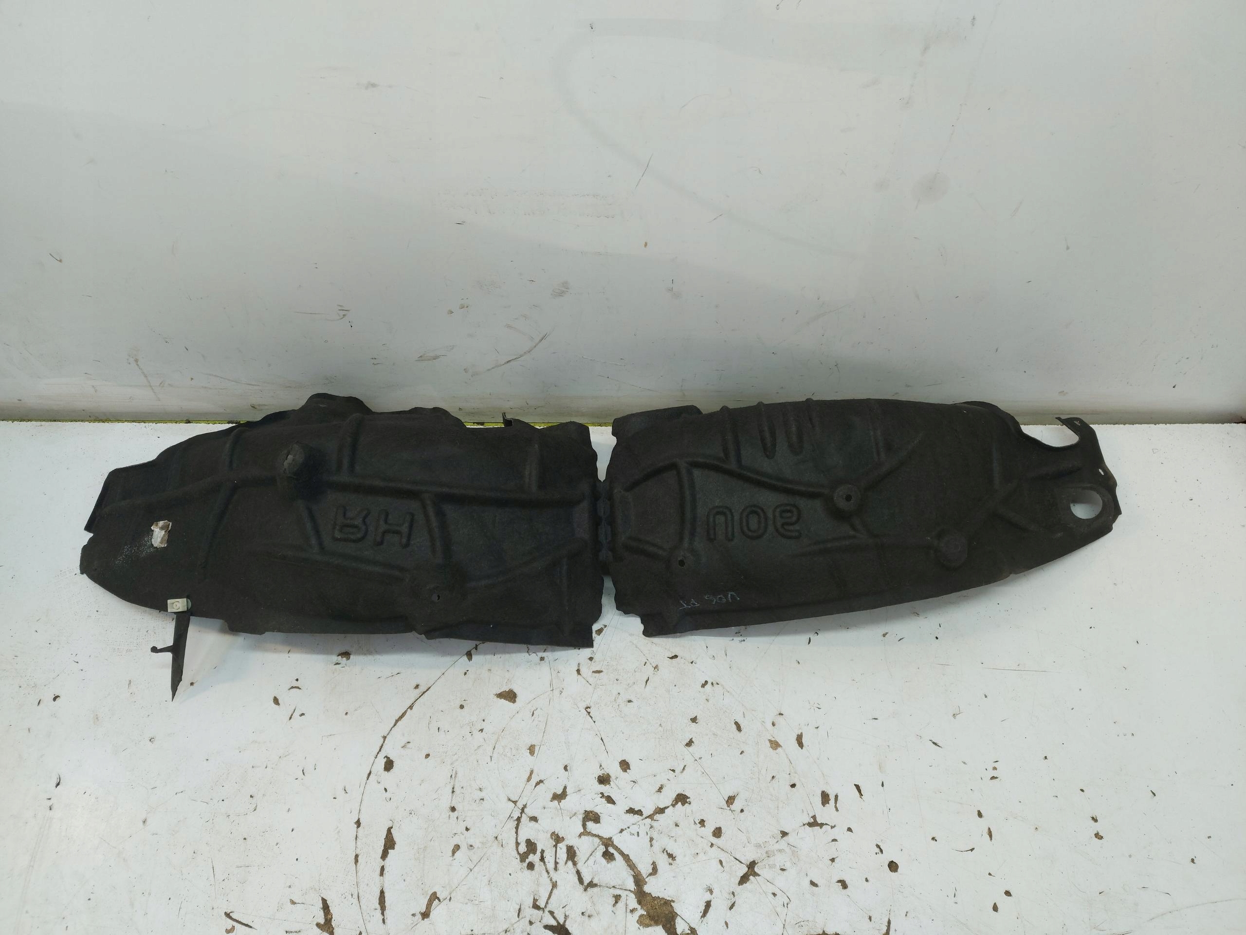BMW U06 200i mudguard rear part right