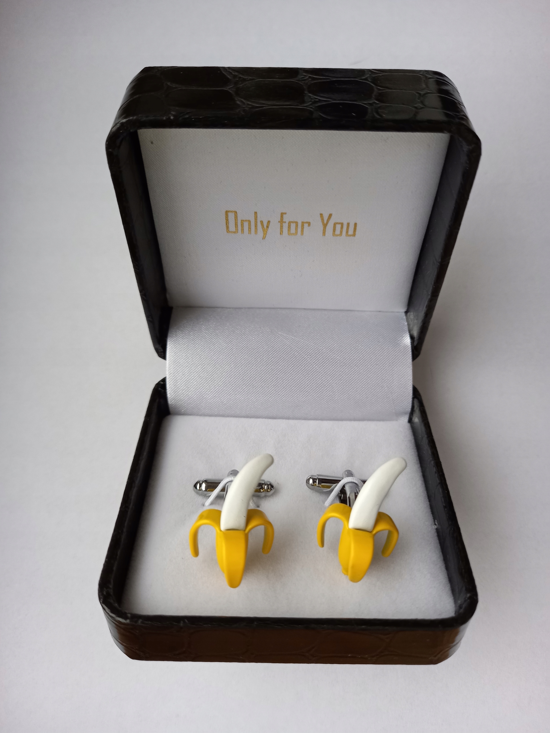 Manžetové knoflíčky na košilích Obrany Banán