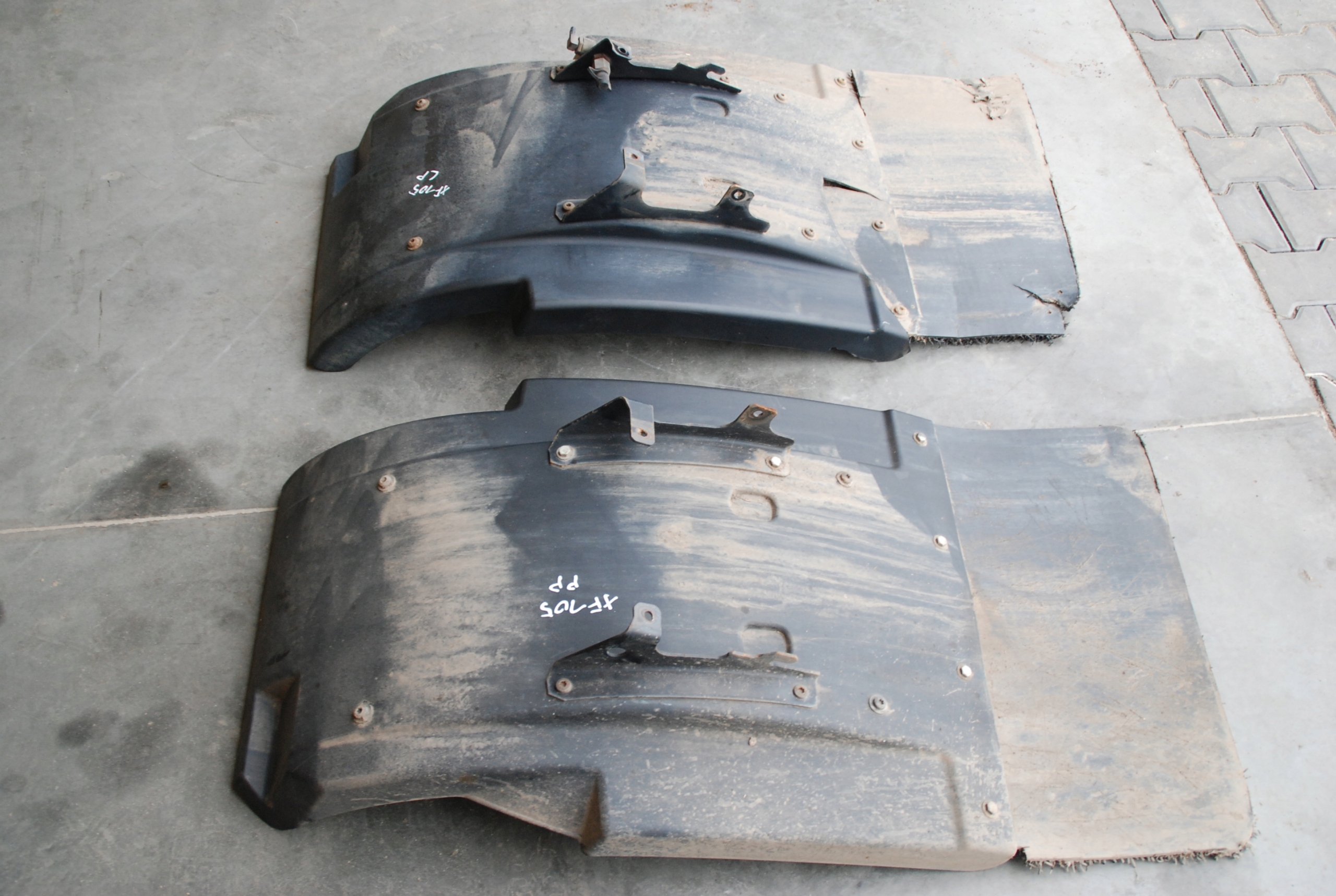 Подкрылки даф 105 передние. Подкрылки даф. Подкрылок даф 95. Подкрылки даф. Крыло заднее daf xf 105.