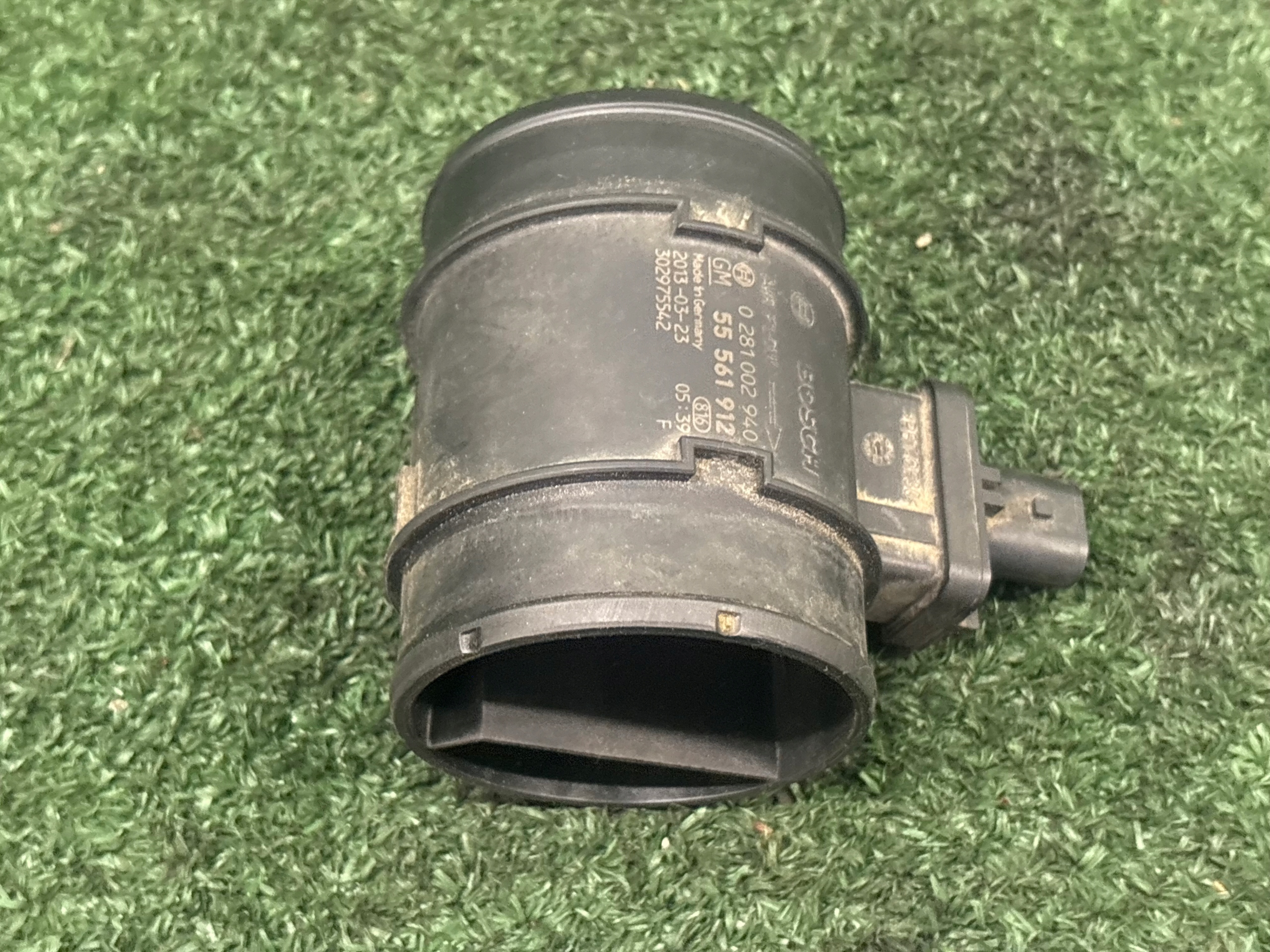 flow meter air OPEL ASTRA J 55561912