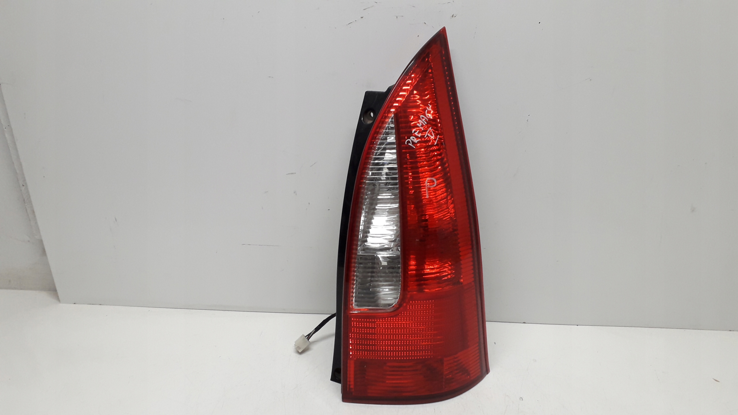 MAZDA PREMACY 99-01 LAMPA PRAWA TYLNA TYŁ EU