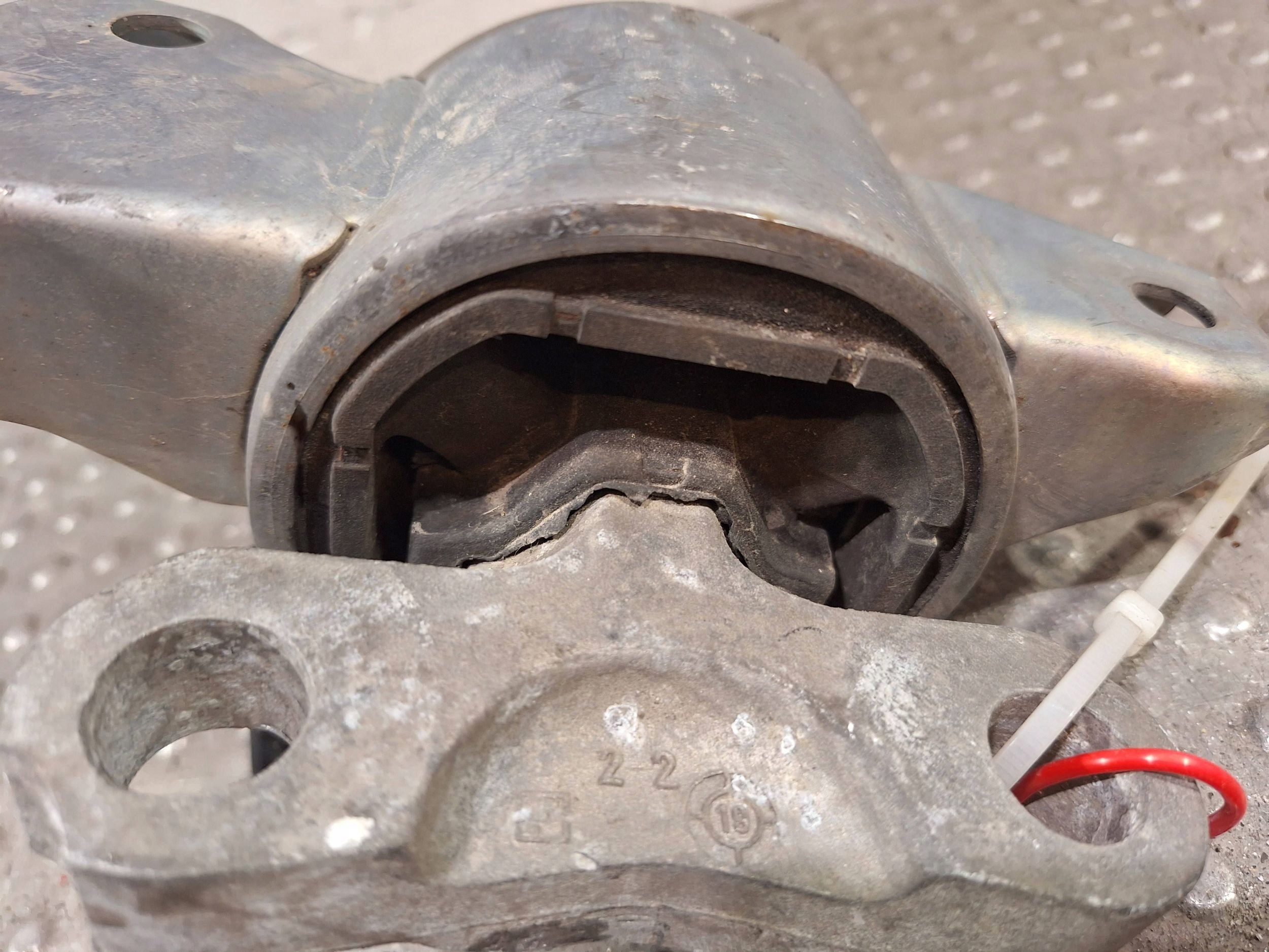 holder engine mount 13130739 OPEL CORSA D 1.2 1.4 16V 06