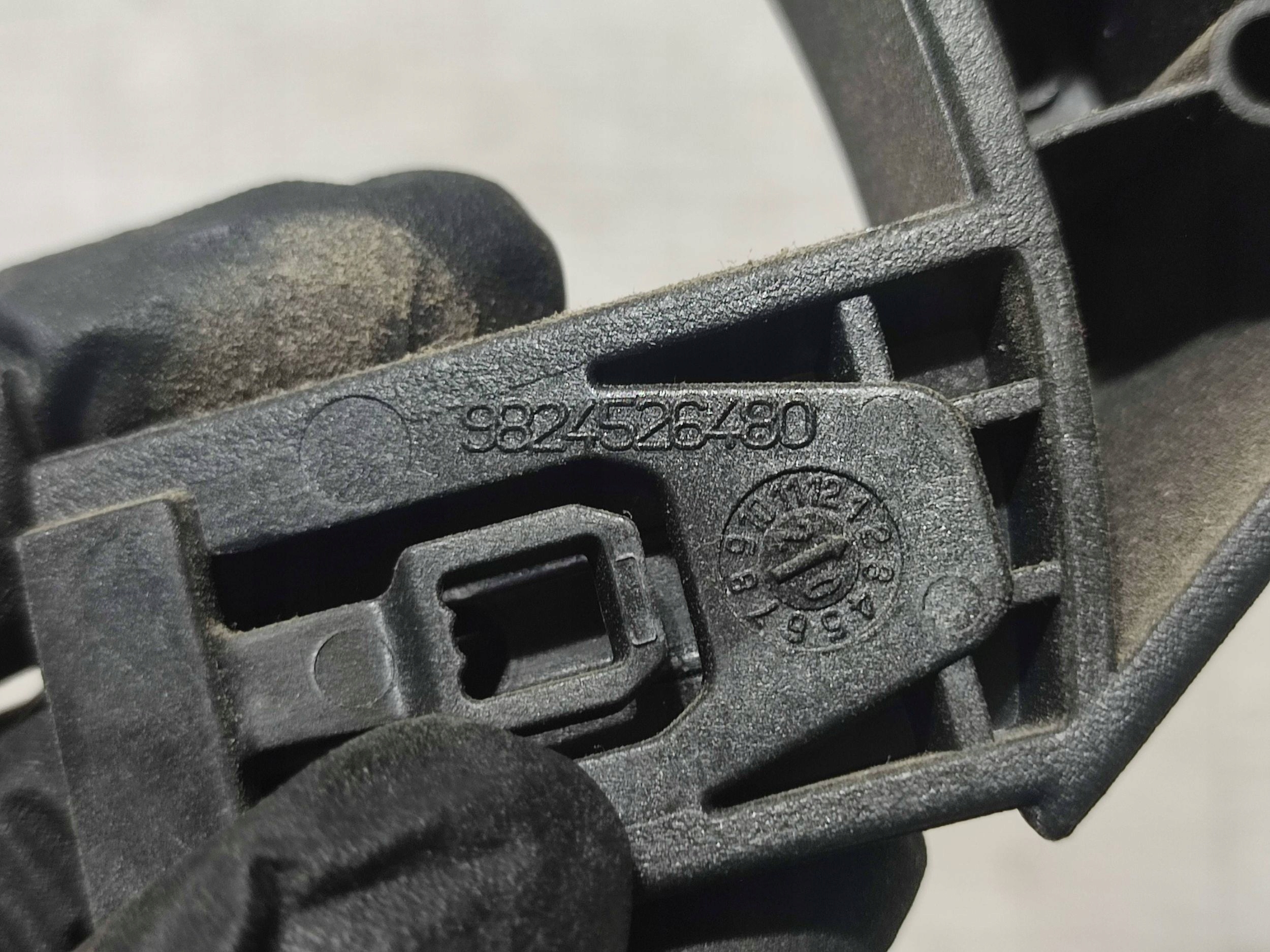 Peugeot 2008 II 2020 bracket do control siedziska