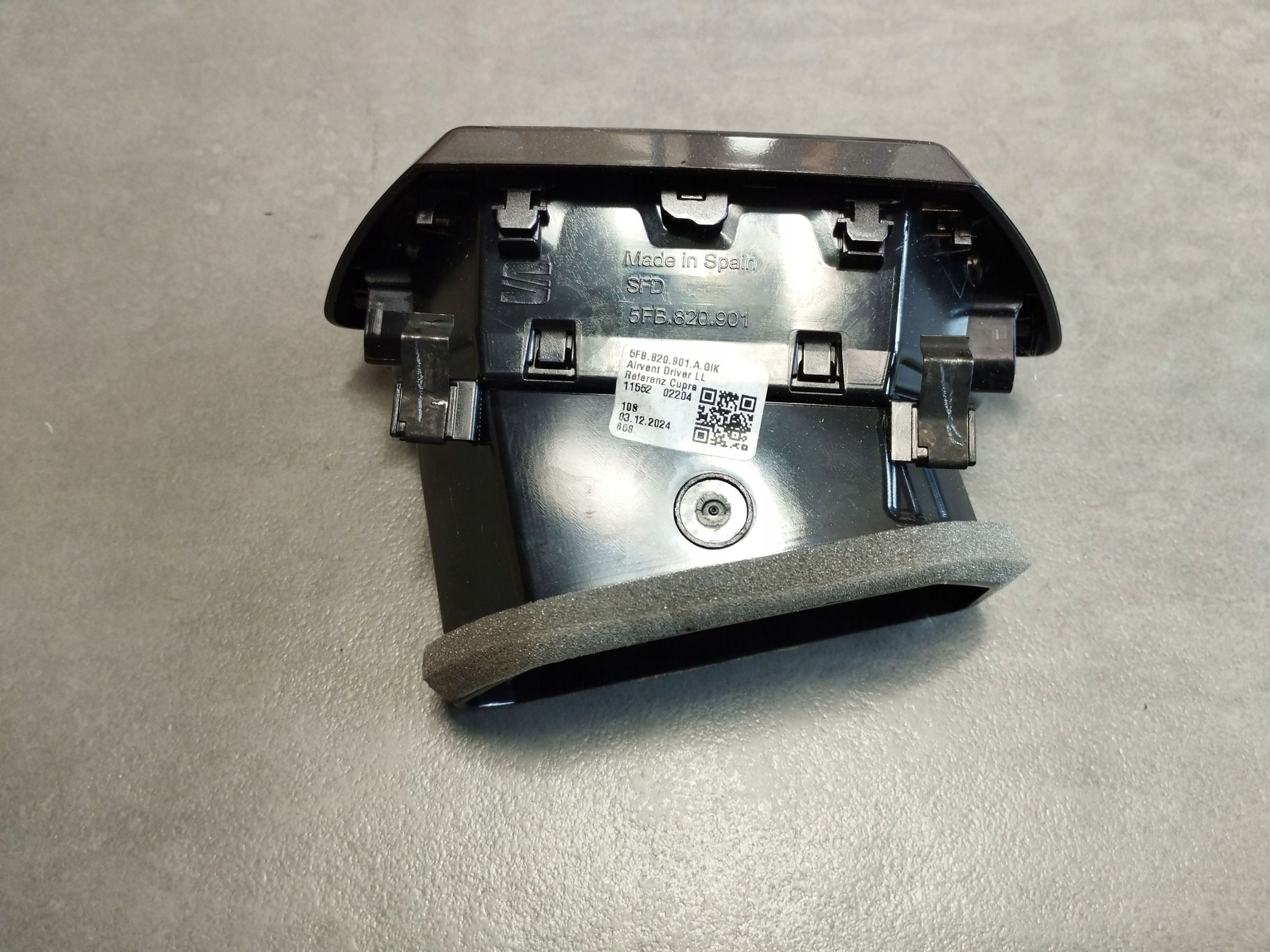 Cupra Formentor grid air conditioning devices side of the dashboard 5FB820901A