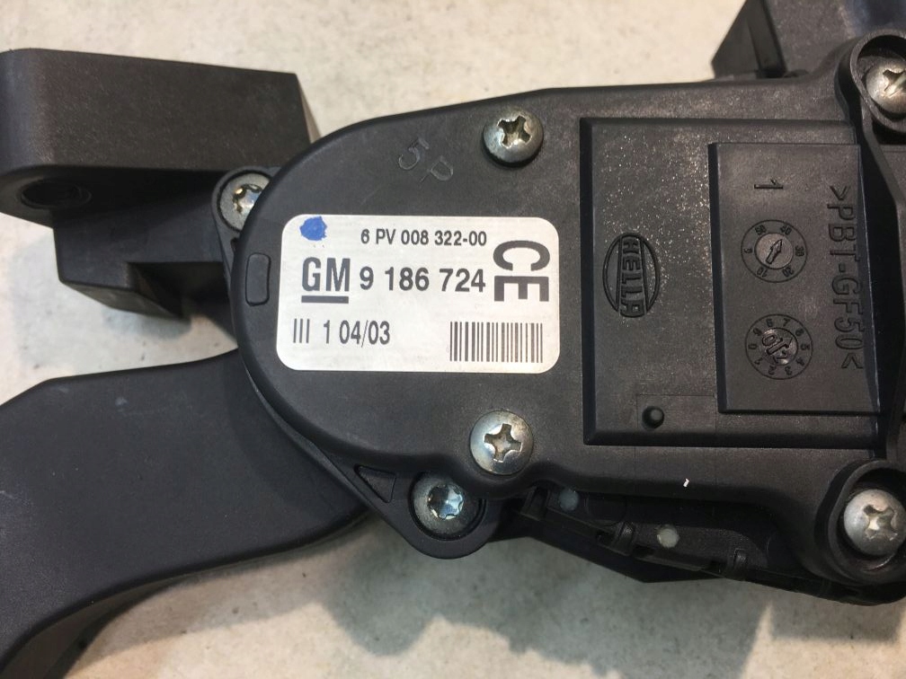 potentiometer gas VECTRA C 2.0 DTI 16V 9186724
