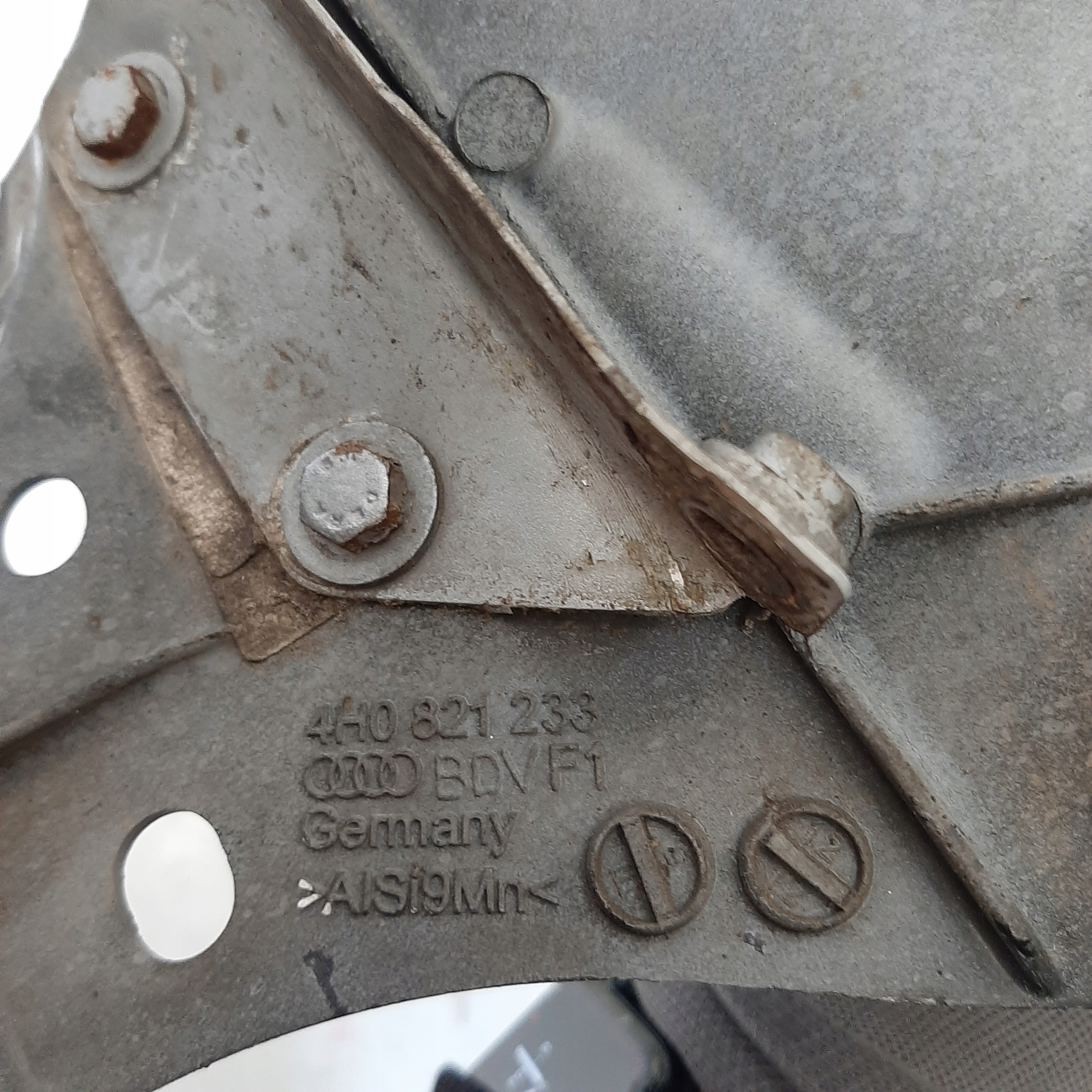 4H0821393 Console Aile Gauche A8 D4 2010