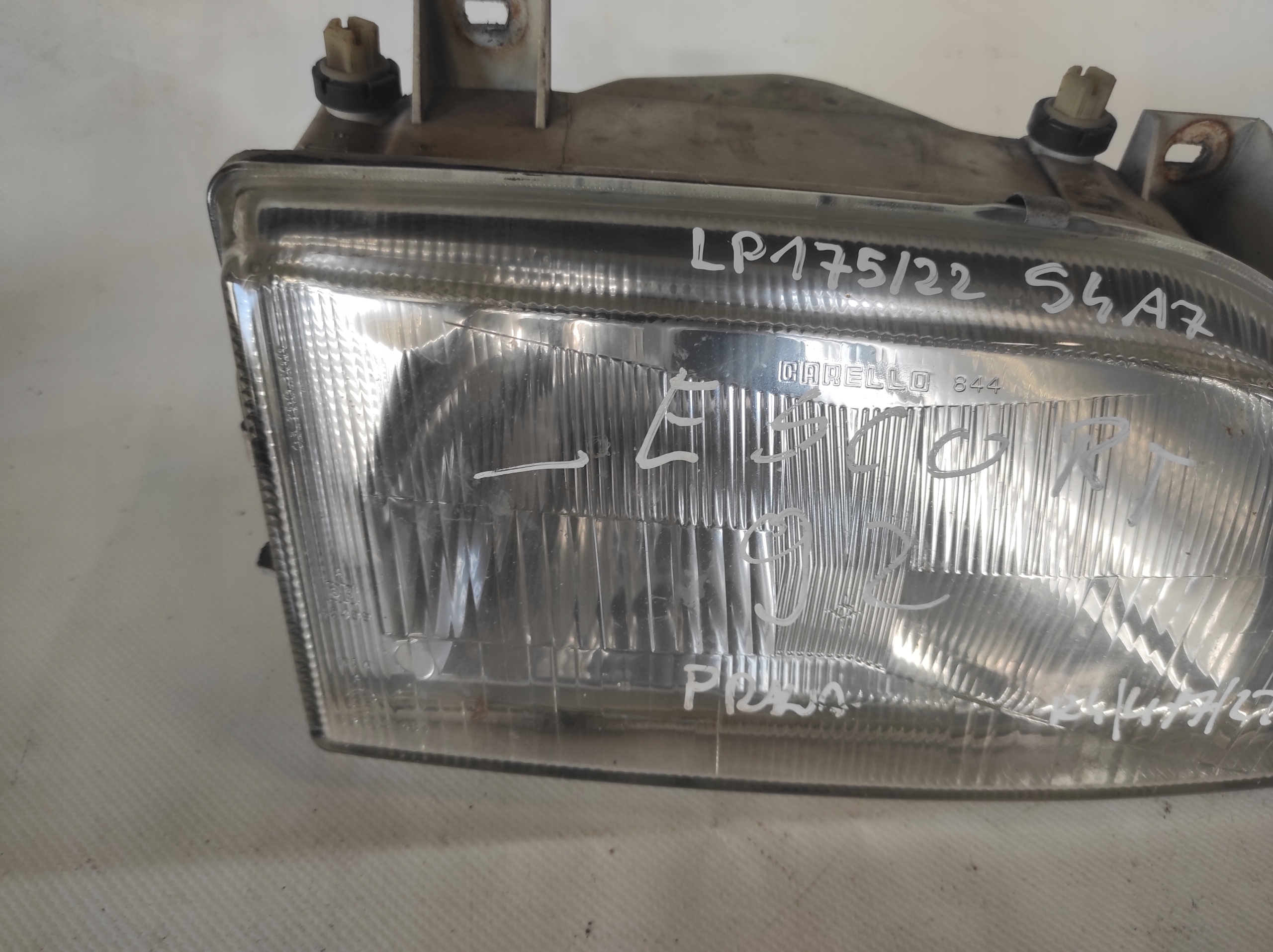 91AG13005C2B REFLEKTOR rechts FORD ESCORT V 92r
